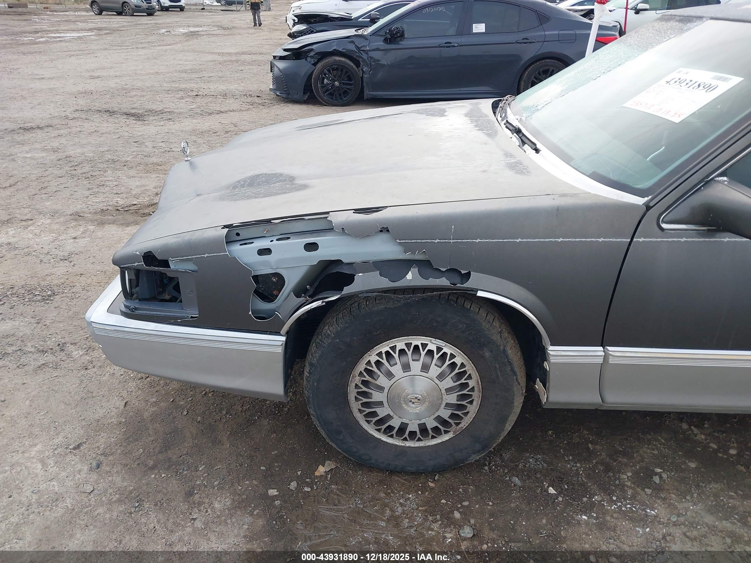 CADILLAC DEVILLE image 6
