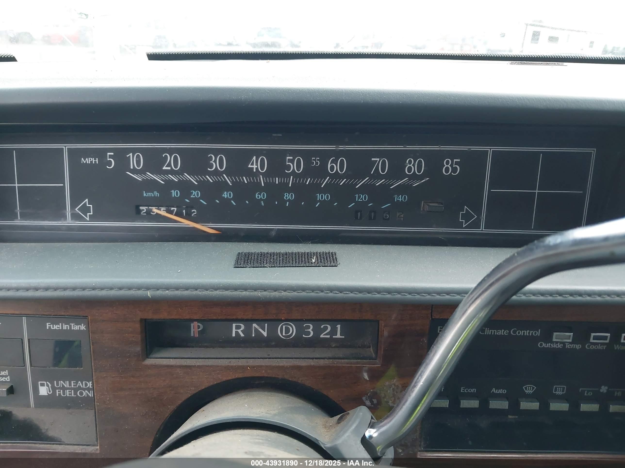 CADILLAC DEVILLE image 7