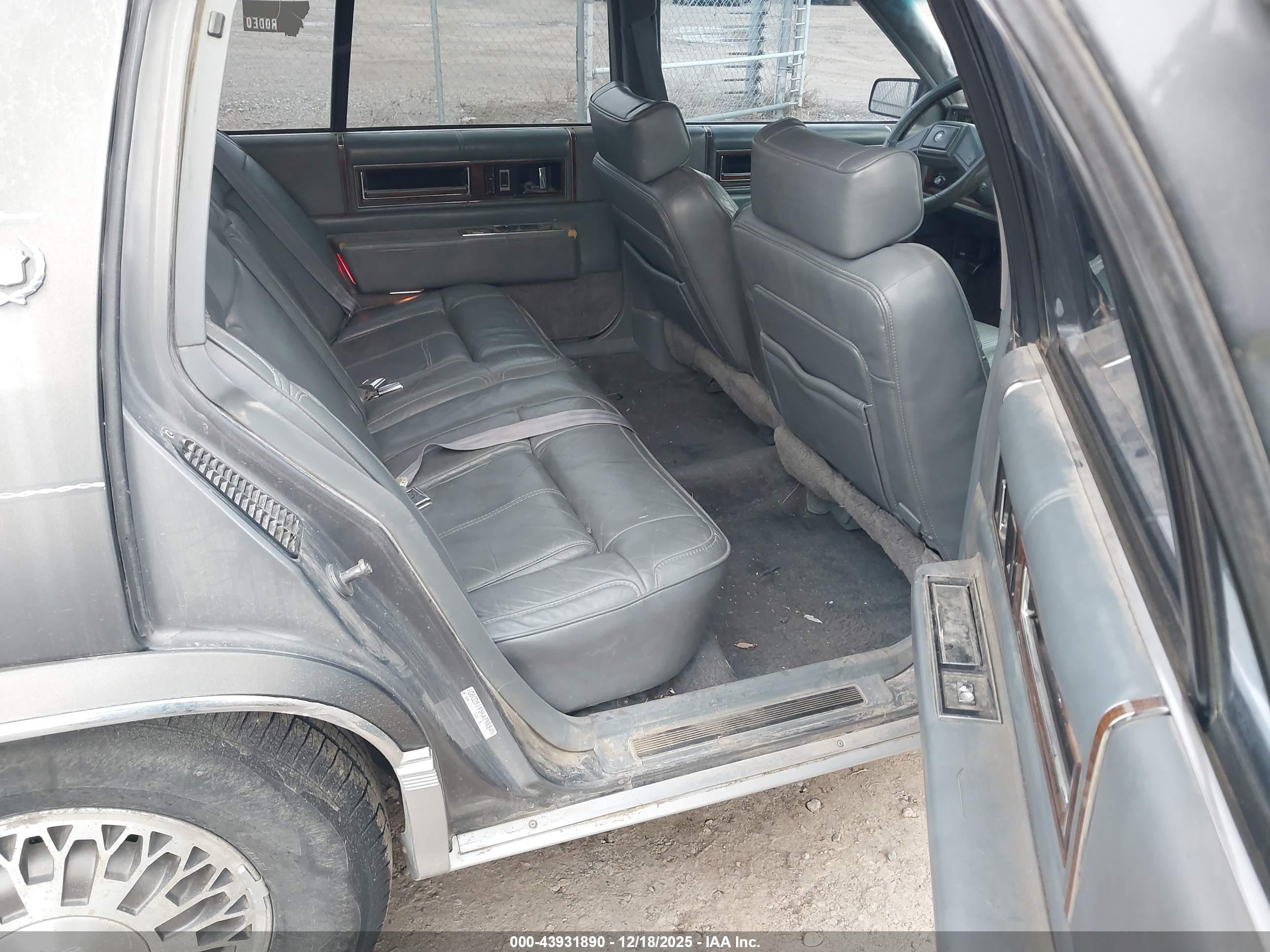 CADILLAC DEVILLE image 8