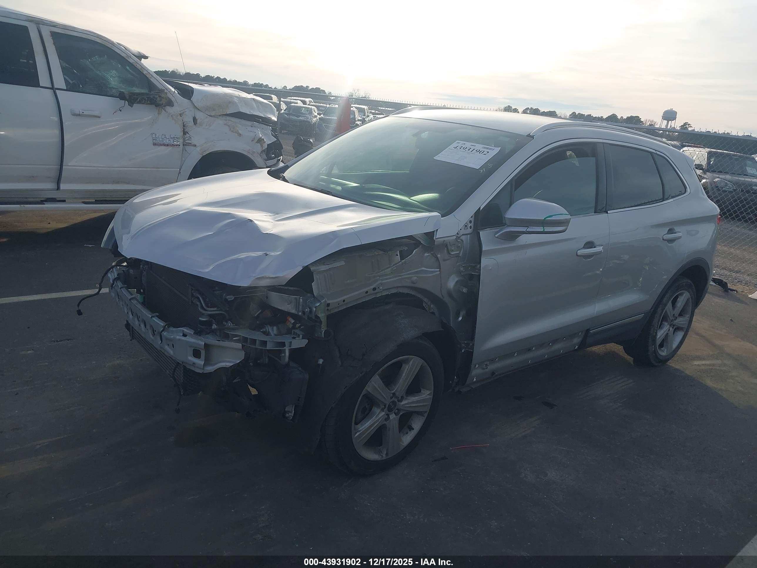 LINCOLN MKC image 2