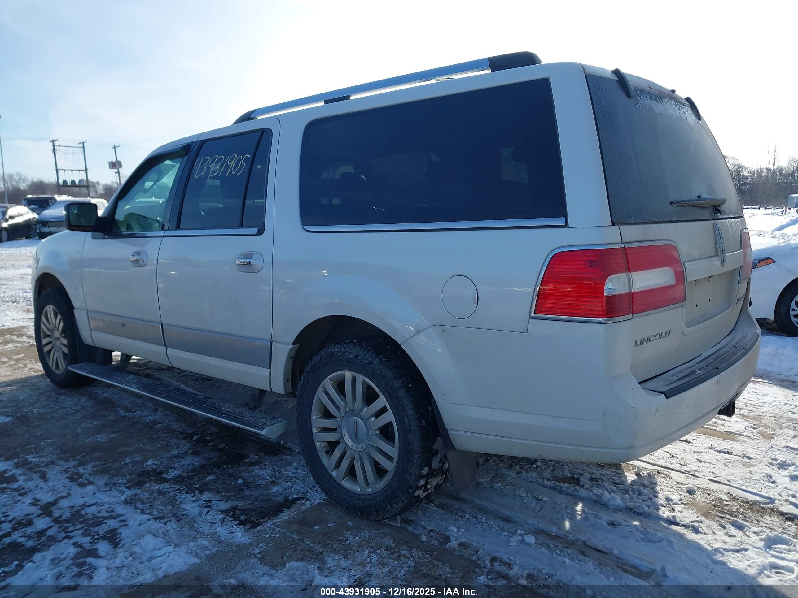 LINCOLN NAVIGATOR image 3