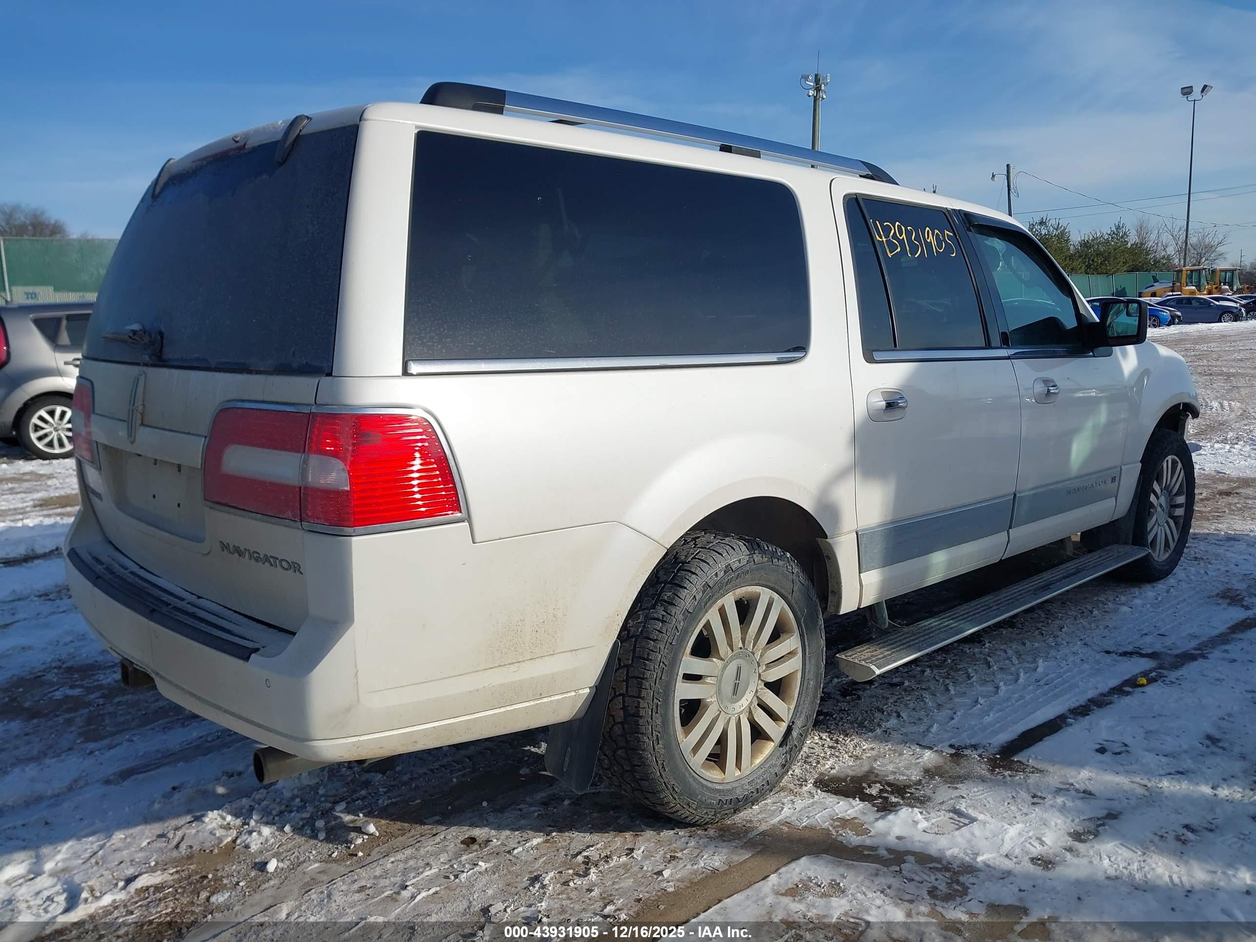 LINCOLN NAVIGATOR image 4