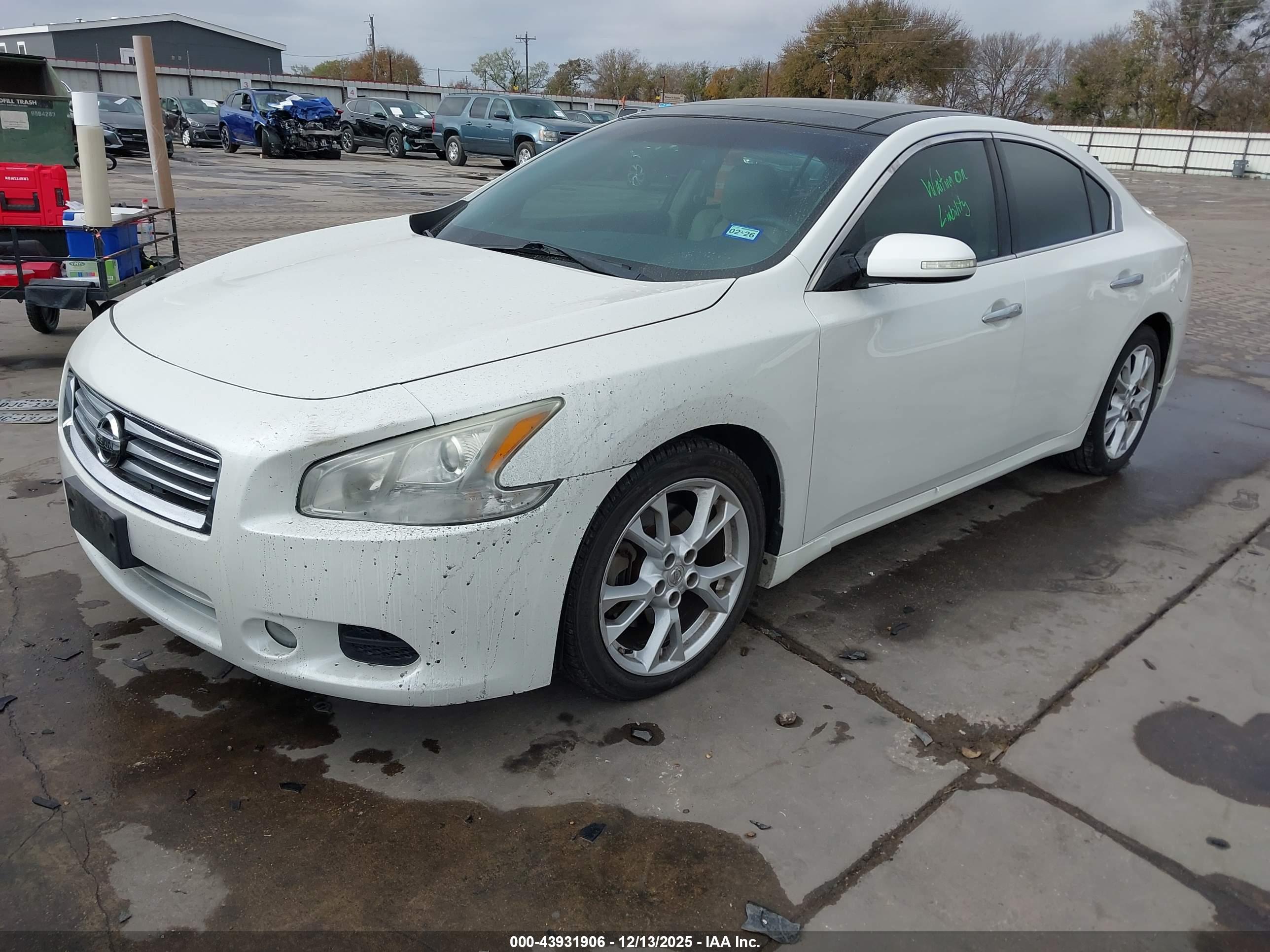NISSAN MAXIMA image 2