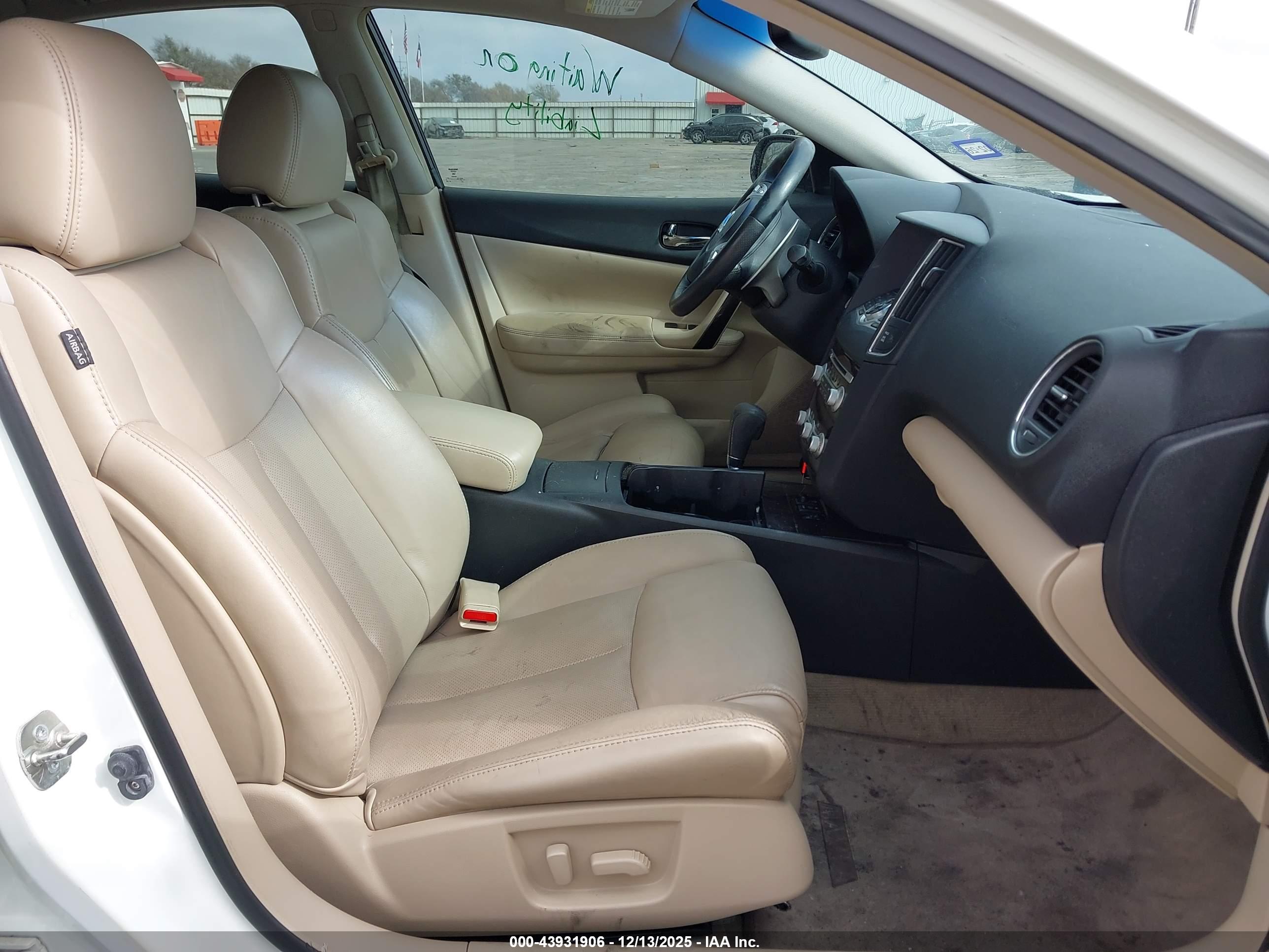 NISSAN MAXIMA image 5