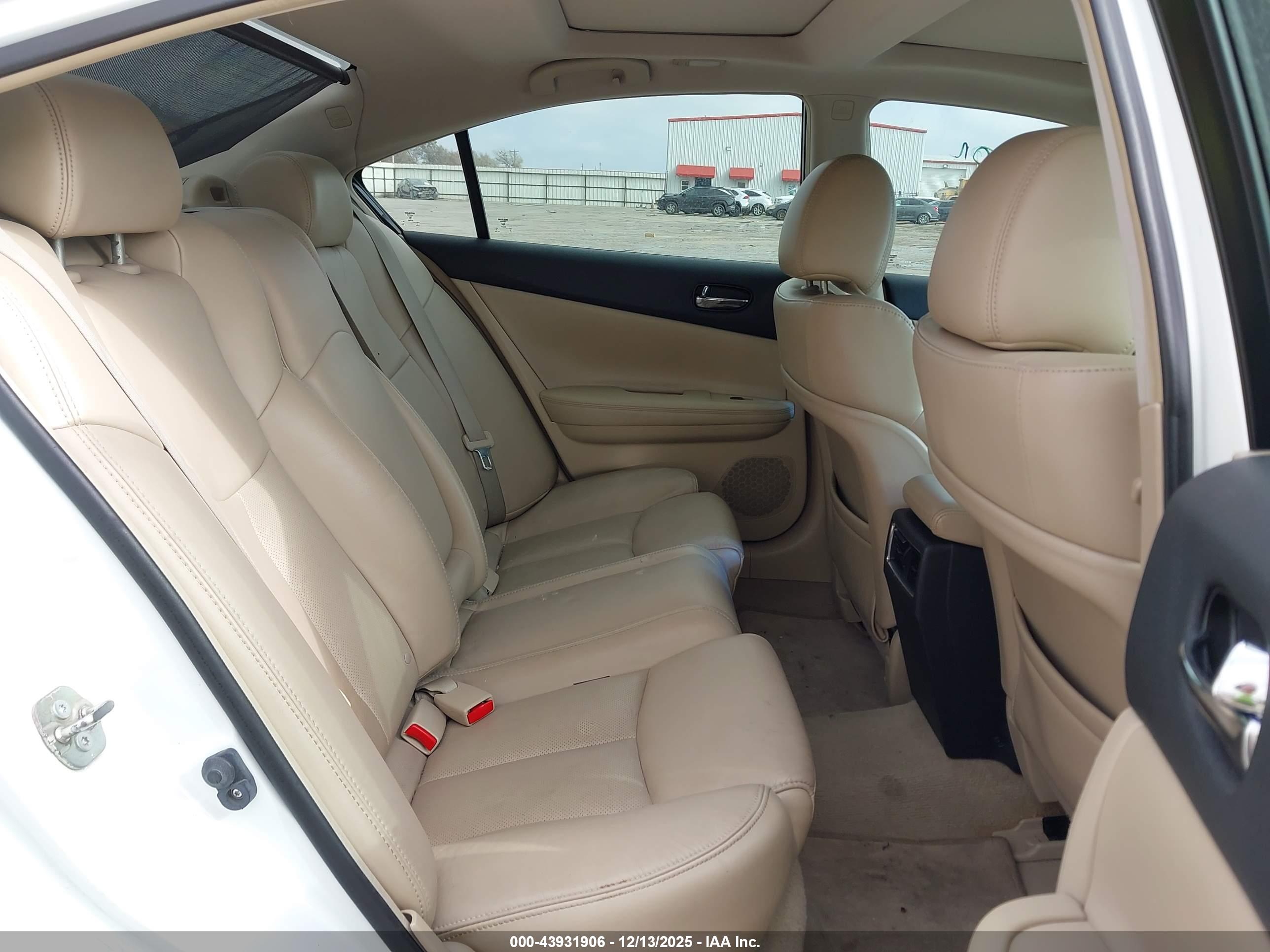 NISSAN MAXIMA image 8