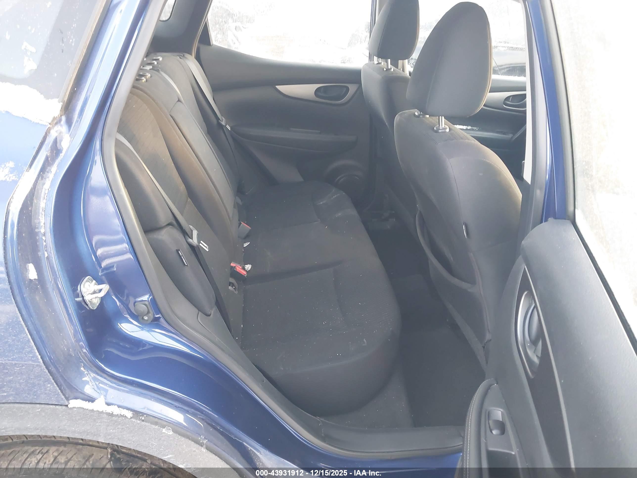 NISSAN ROGUE image 8