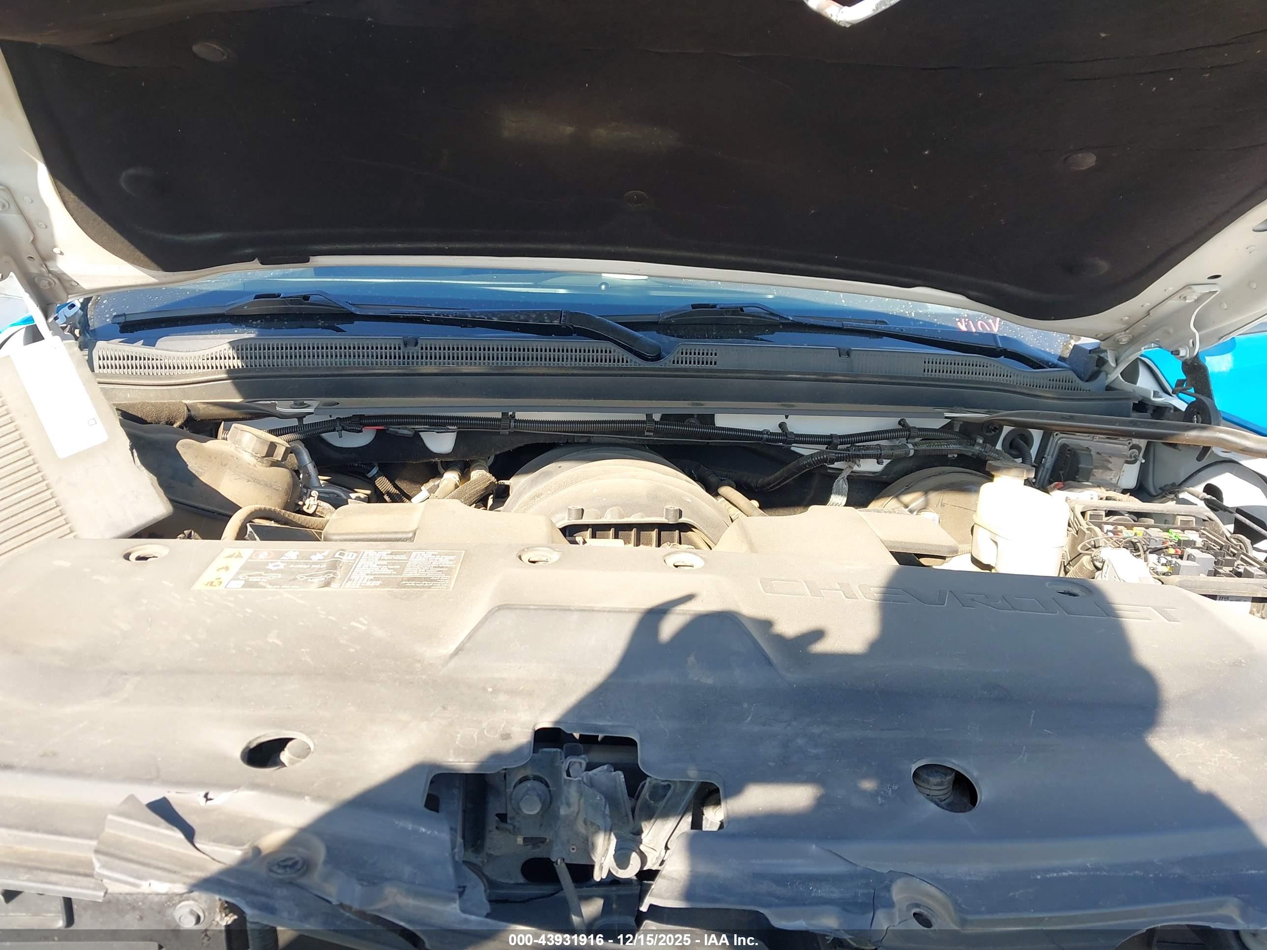 CHEVROLET SUBURBAN image 10