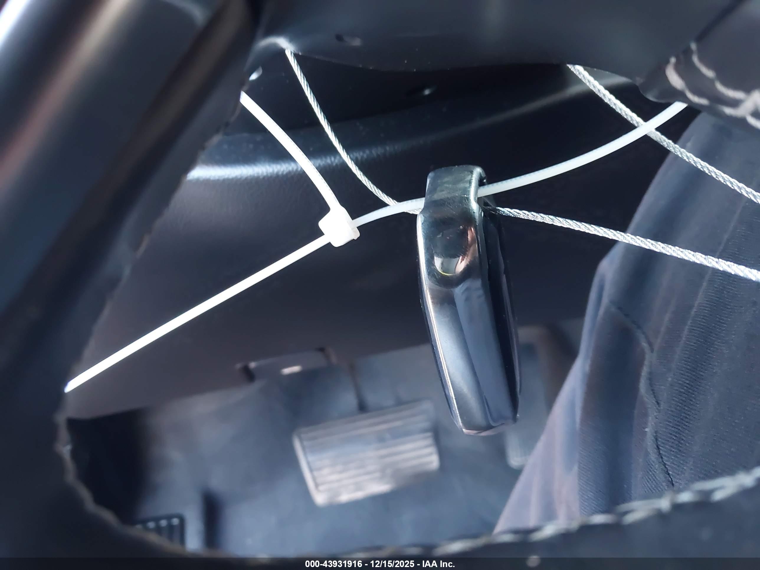 CHEVROLET SUBURBAN image 11