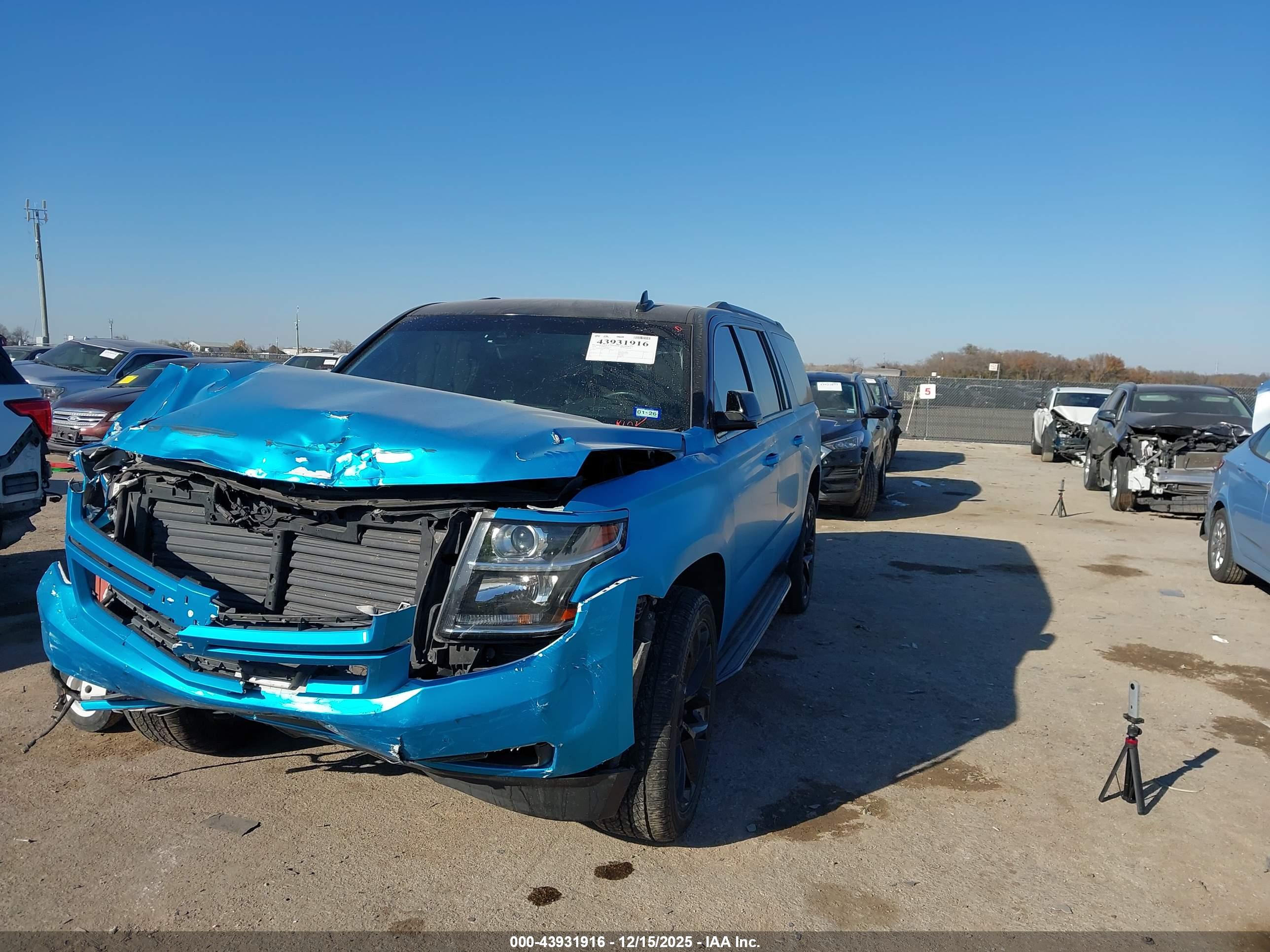 CHEVROLET SUBURBAN image 2