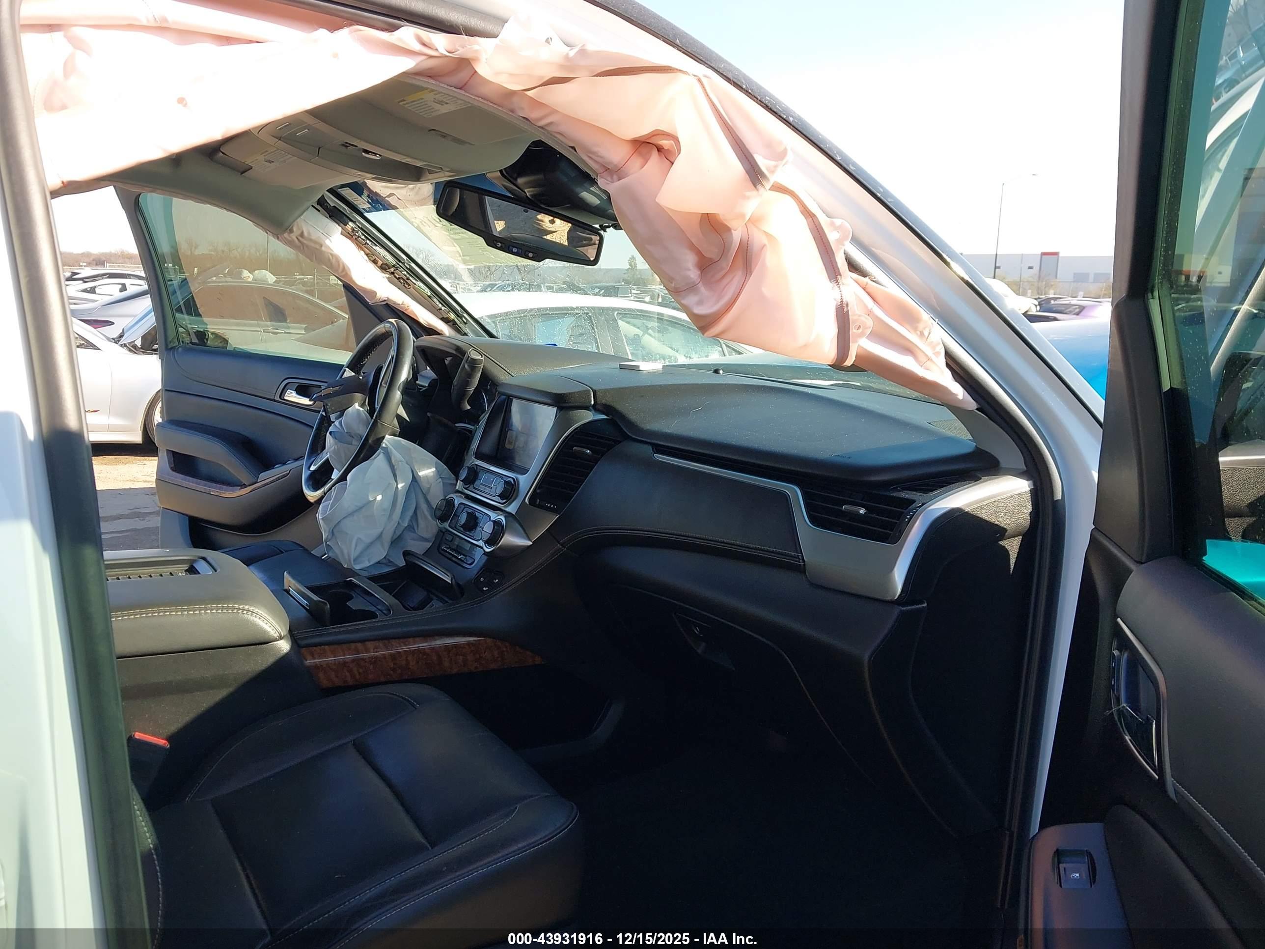 CHEVROLET SUBURBAN image 5