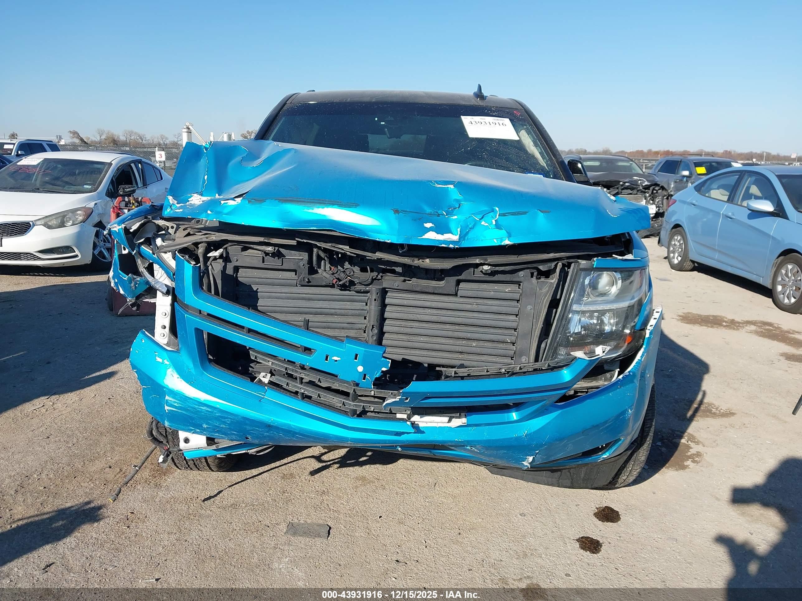 CHEVROLET SUBURBAN image 6