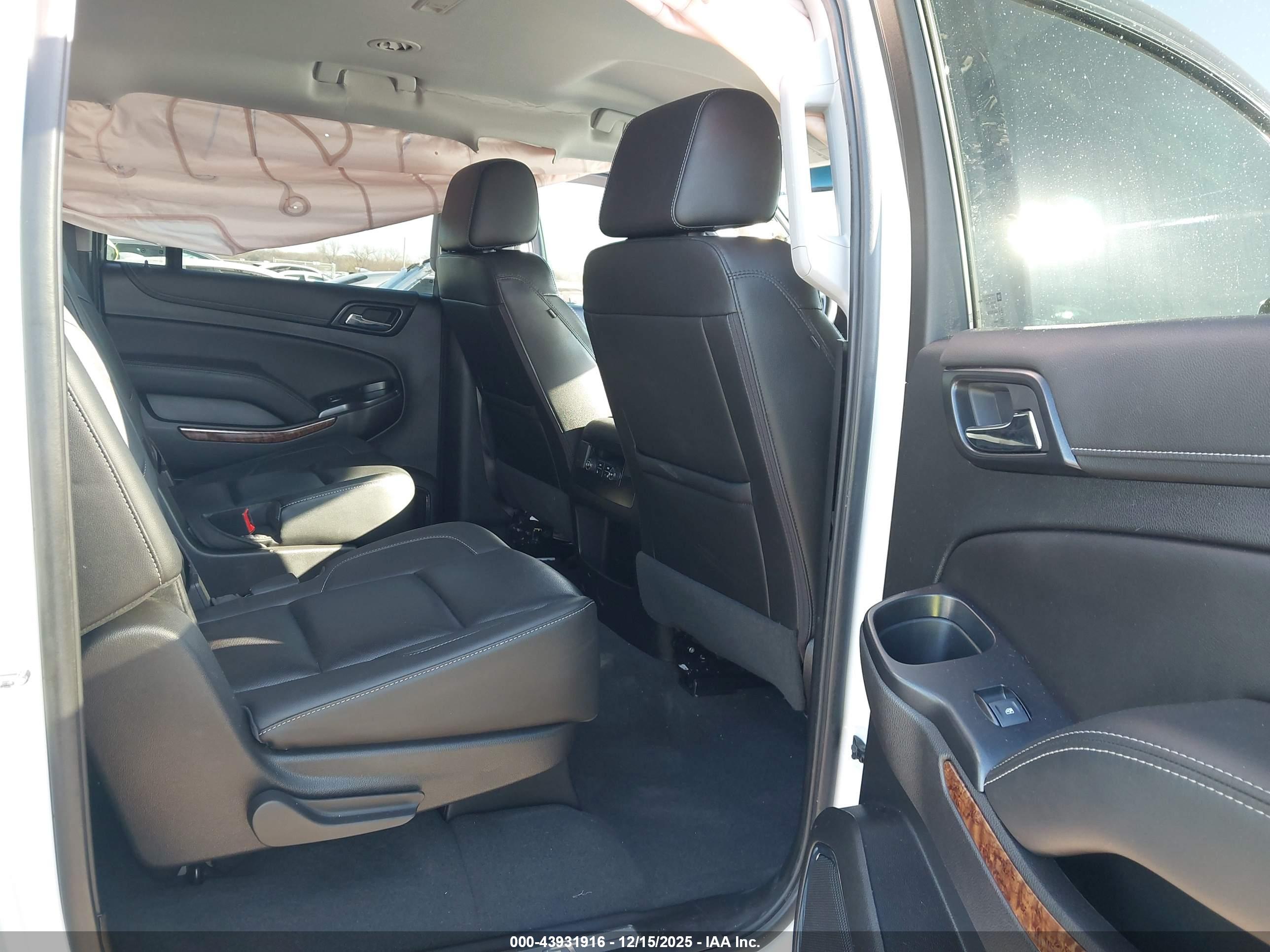 CHEVROLET SUBURBAN image 8