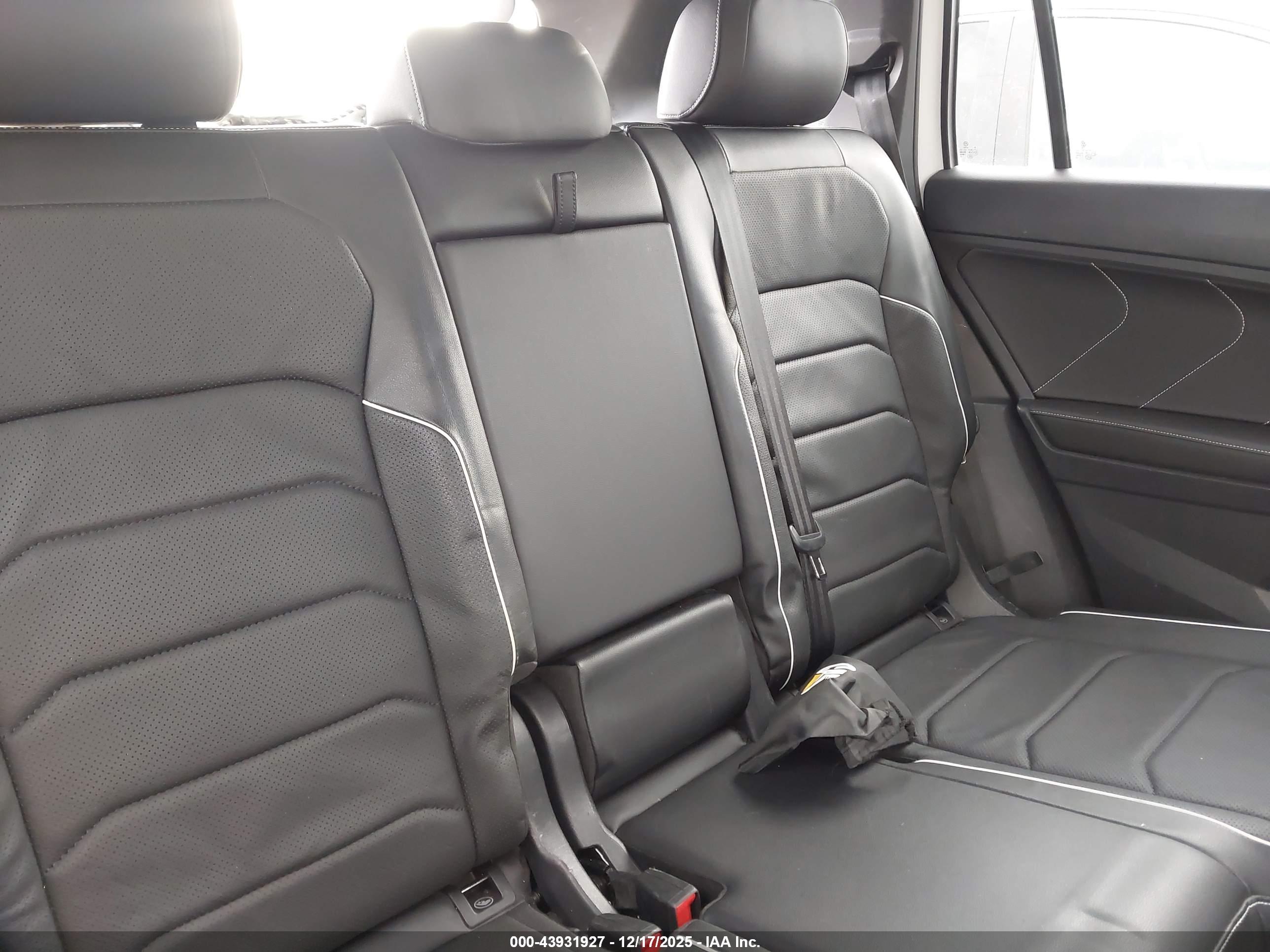 VOLKSWAGEN TIGUAN image 8