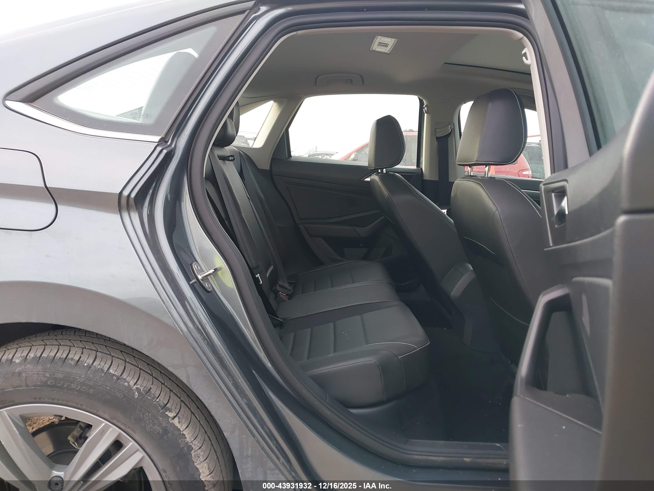 VOLKSWAGEN JETTA image 8