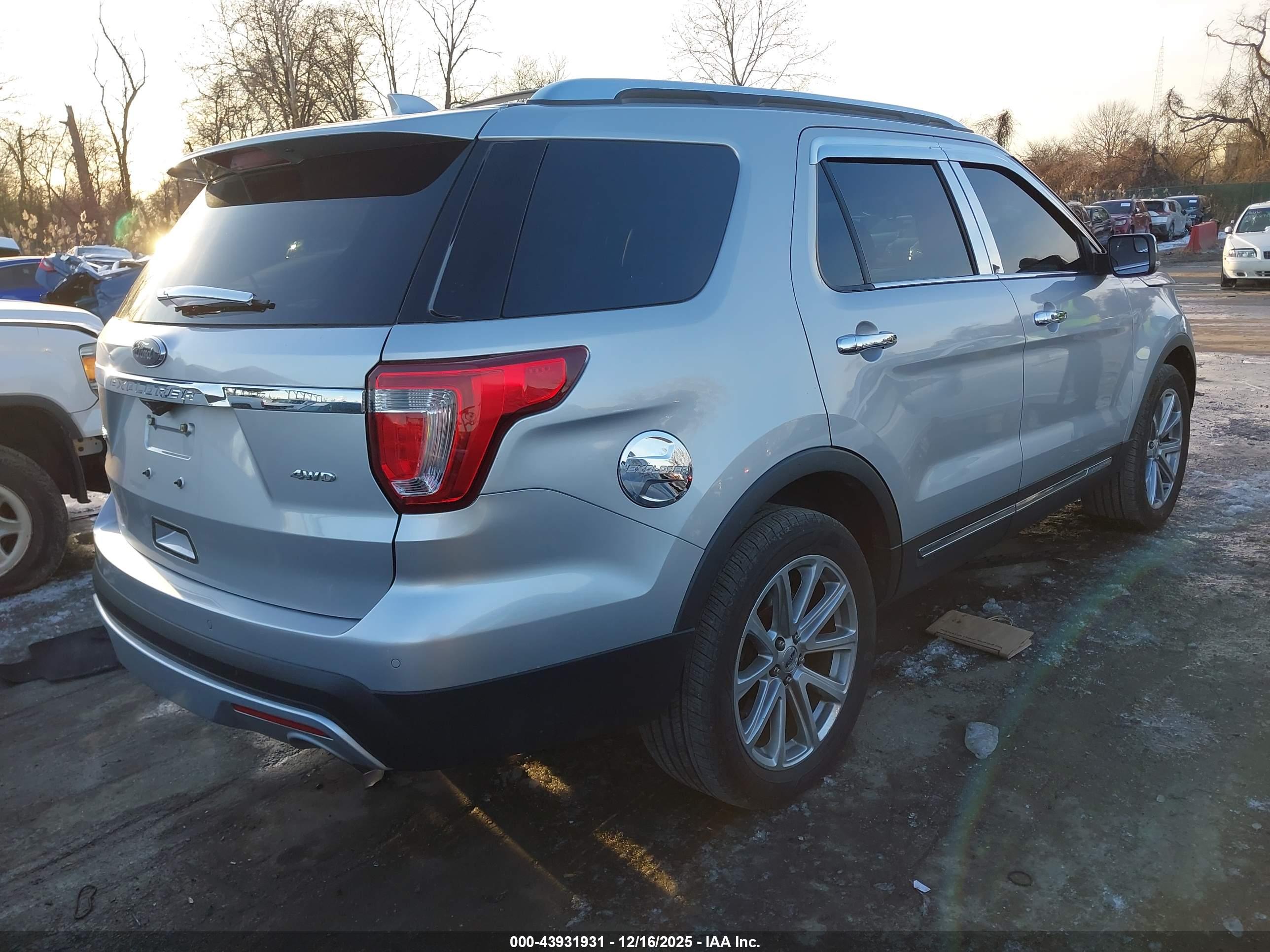 FORD EXPLORER image 4