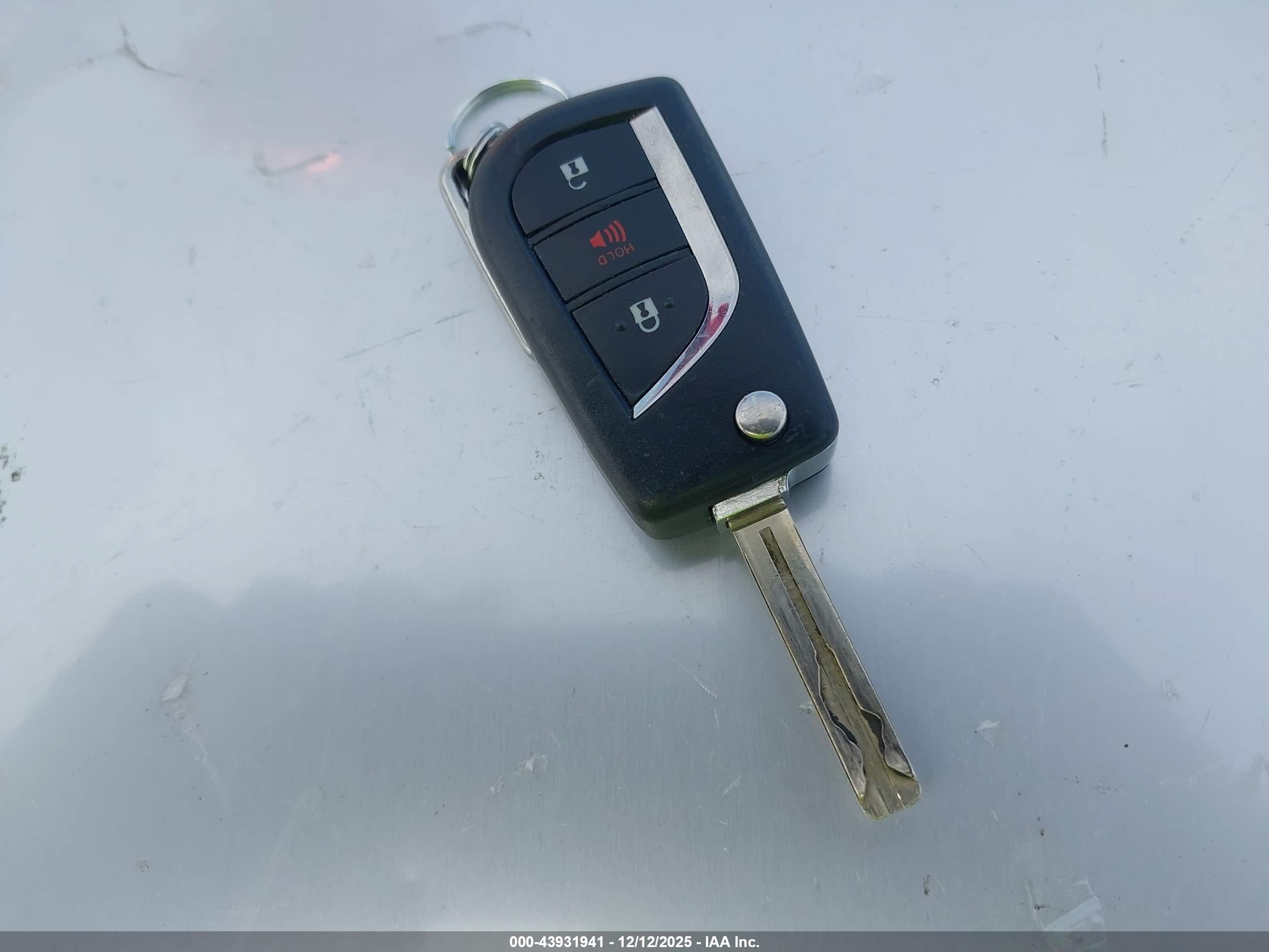 TOYOTA RAV4 image 11