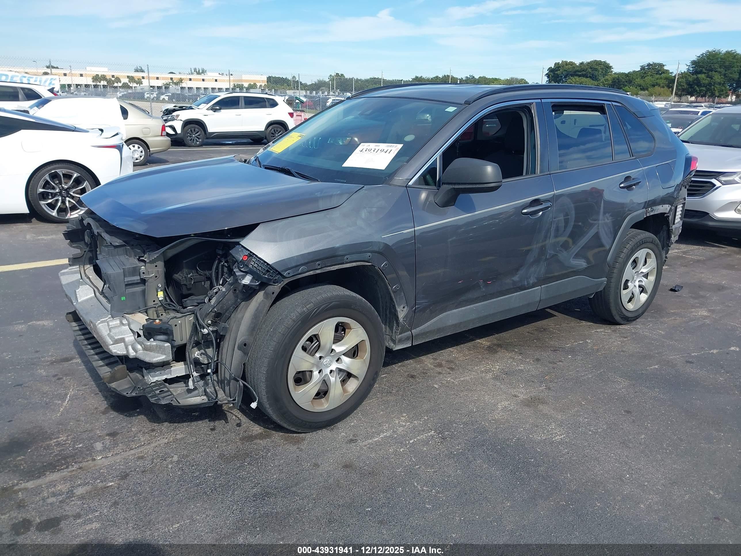 TOYOTA RAV4 image 2