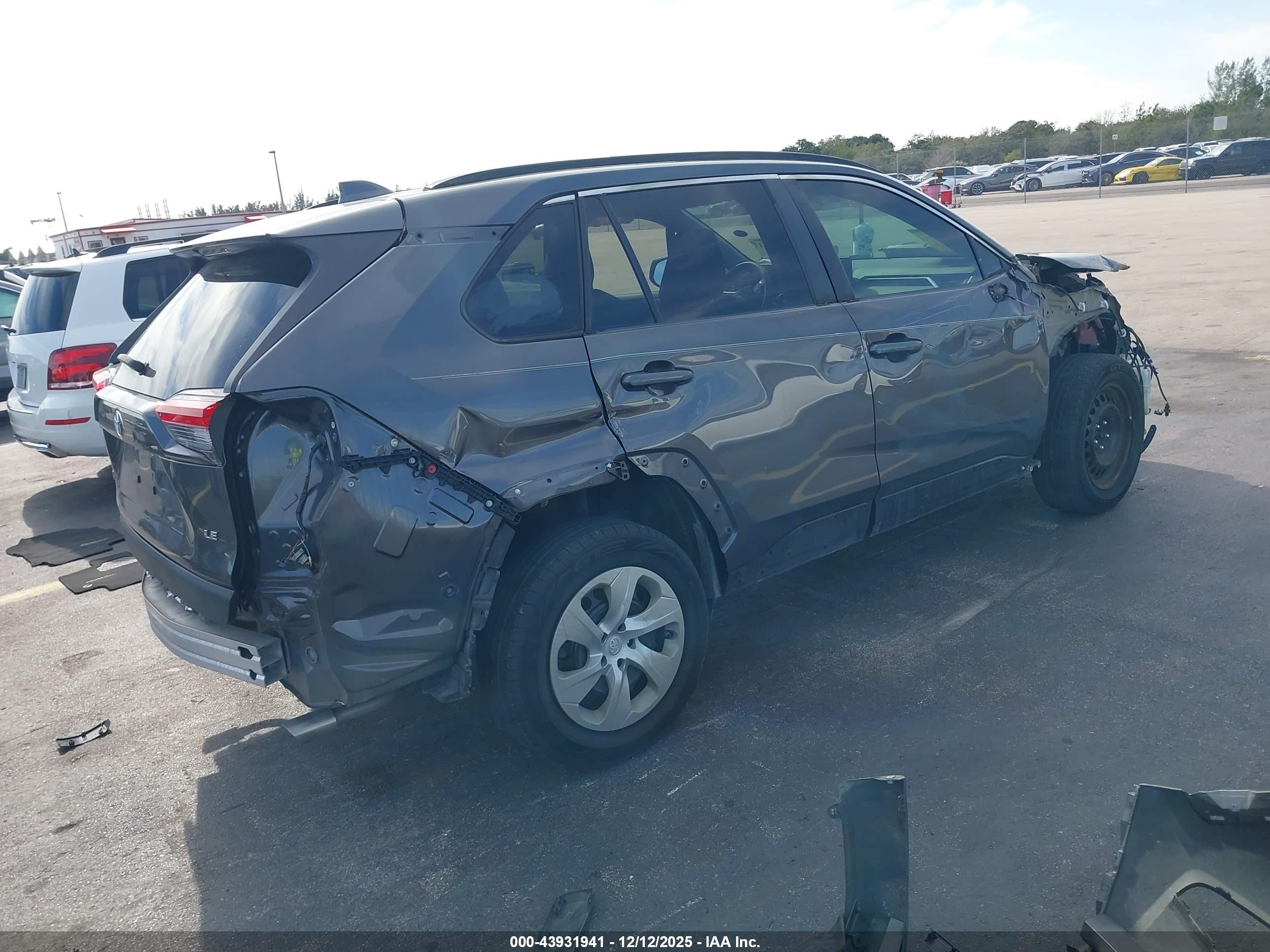 TOYOTA RAV4 image 4
