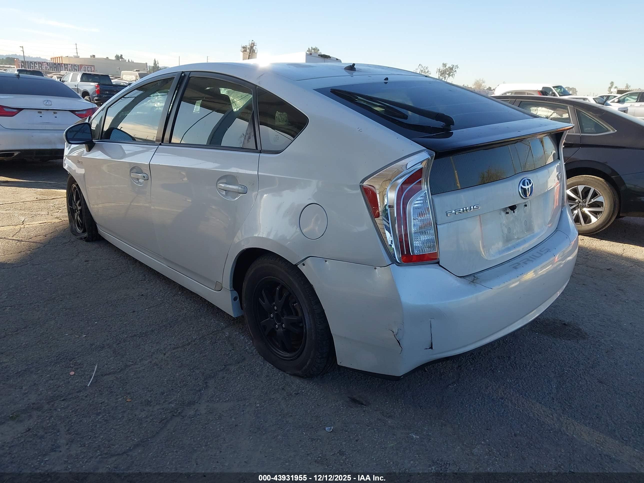 TOYOTA PRIUS image 3