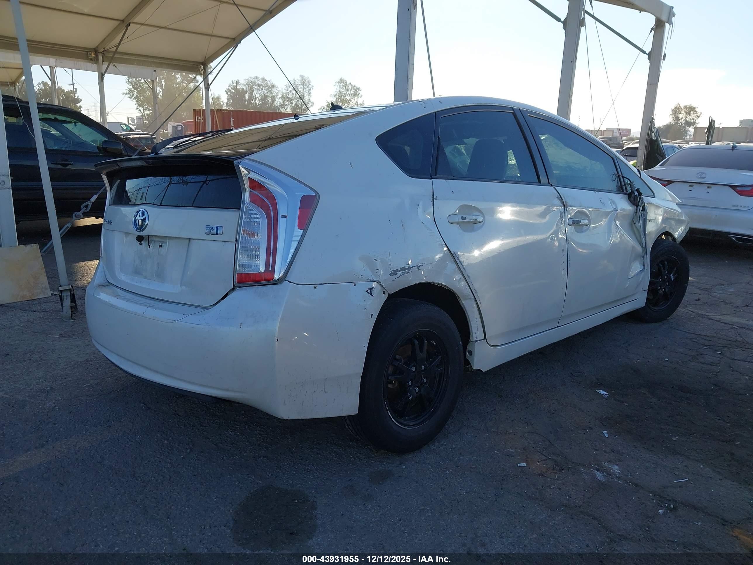 TOYOTA PRIUS image 4