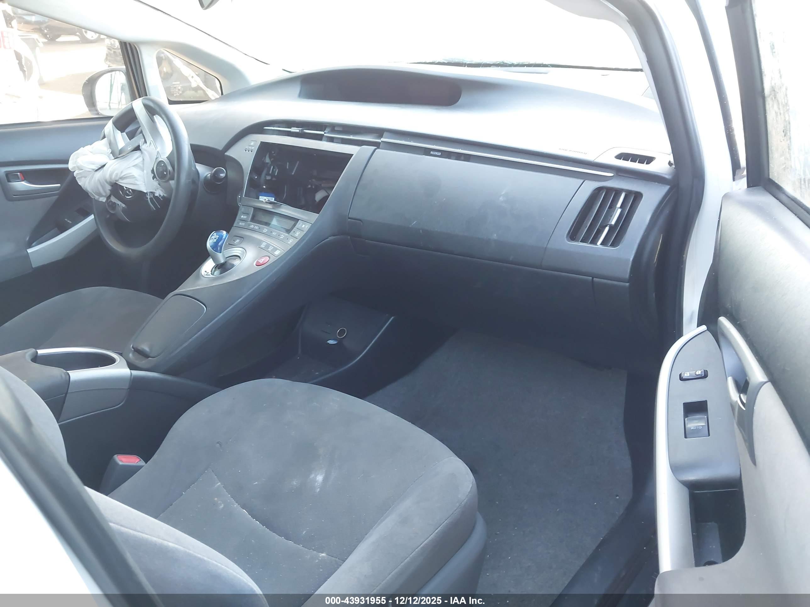 TOYOTA PRIUS image 5