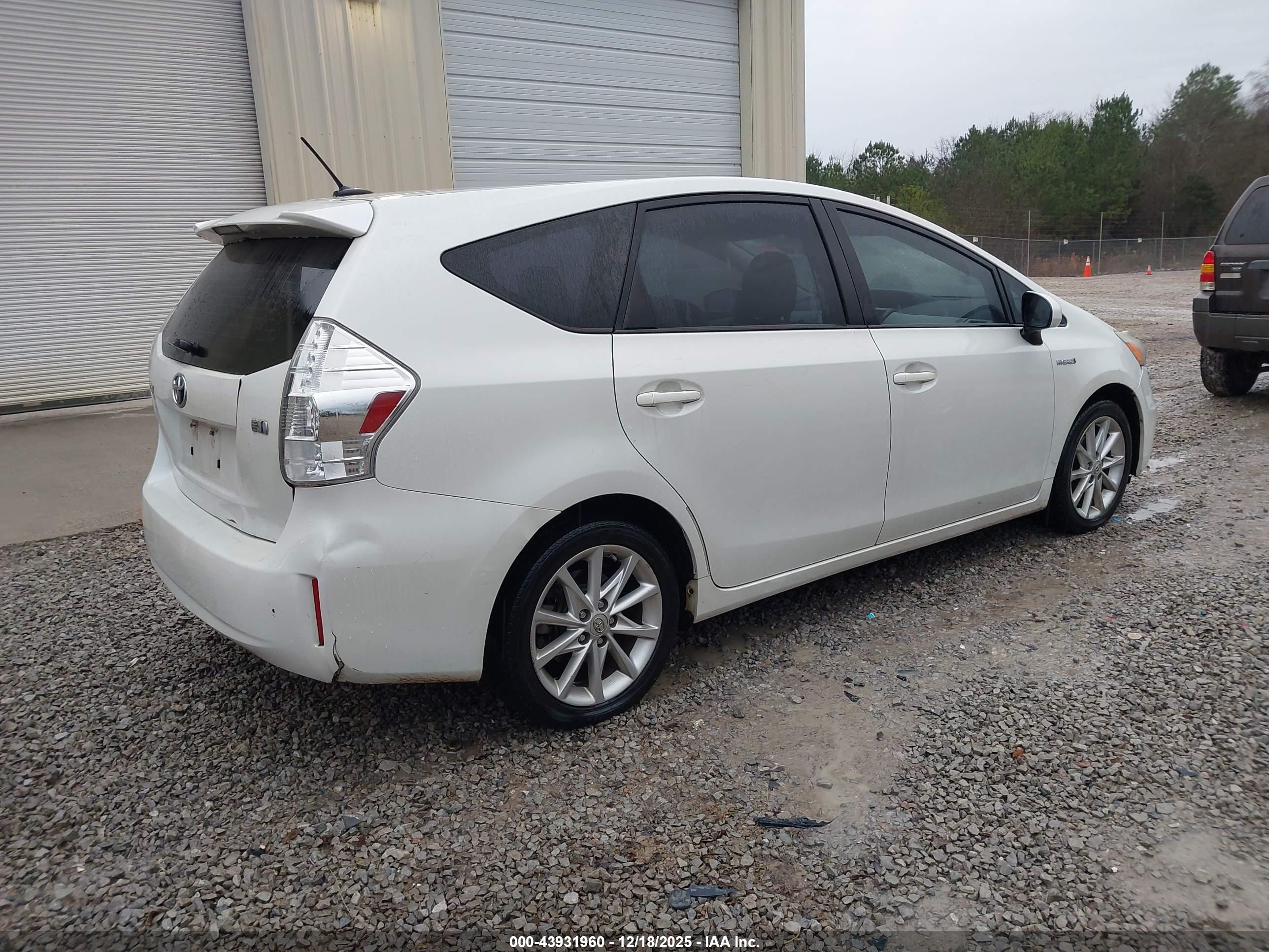 TOYOTA PRIUS image 4