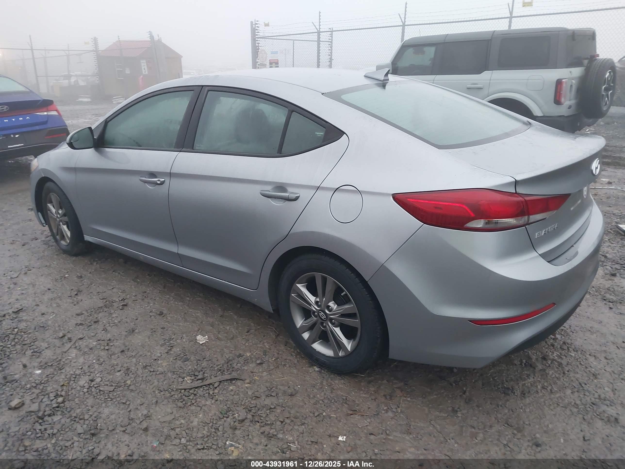 HYUNDAI ELANTRA image 3