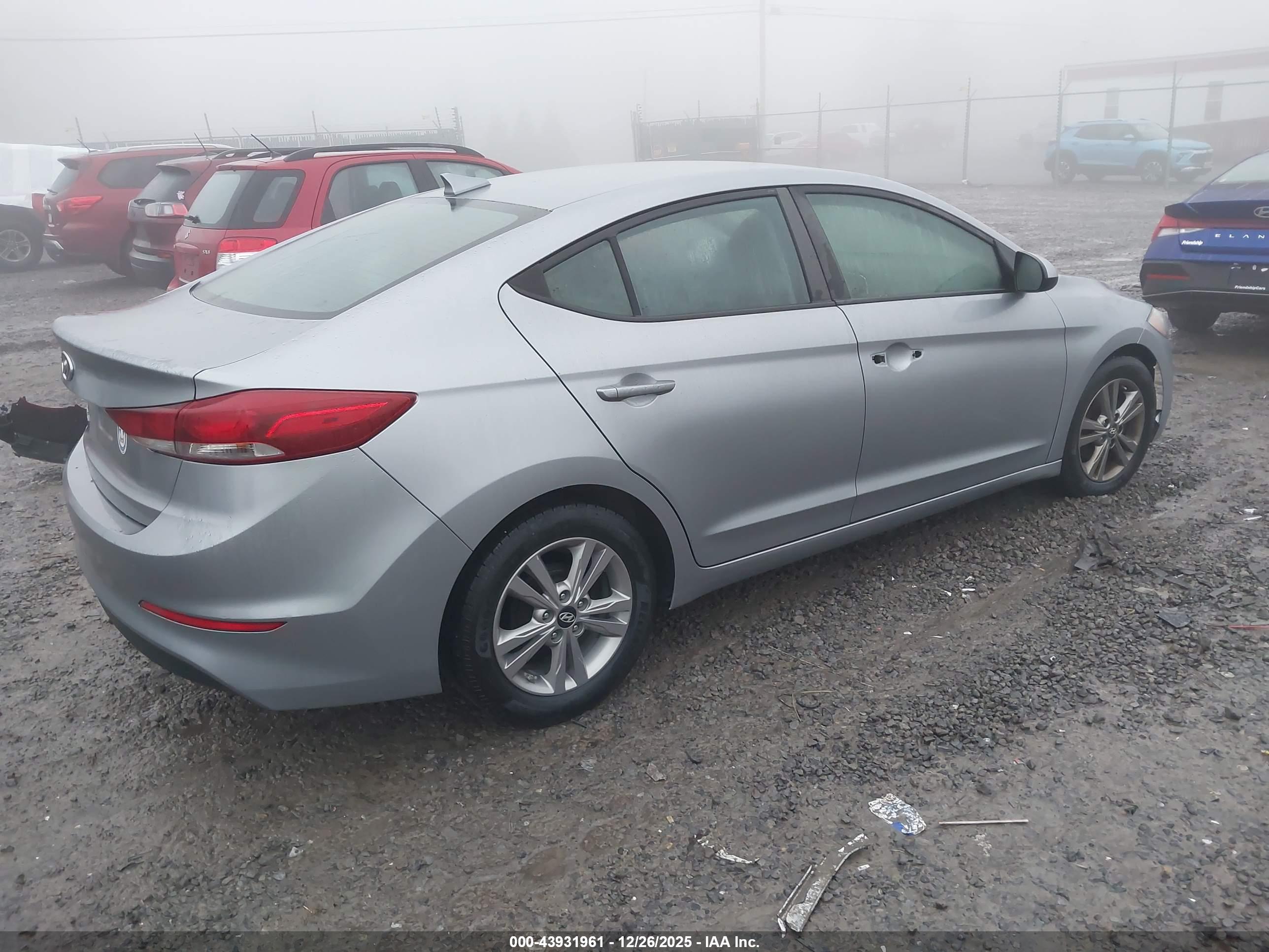 HYUNDAI ELANTRA image 4