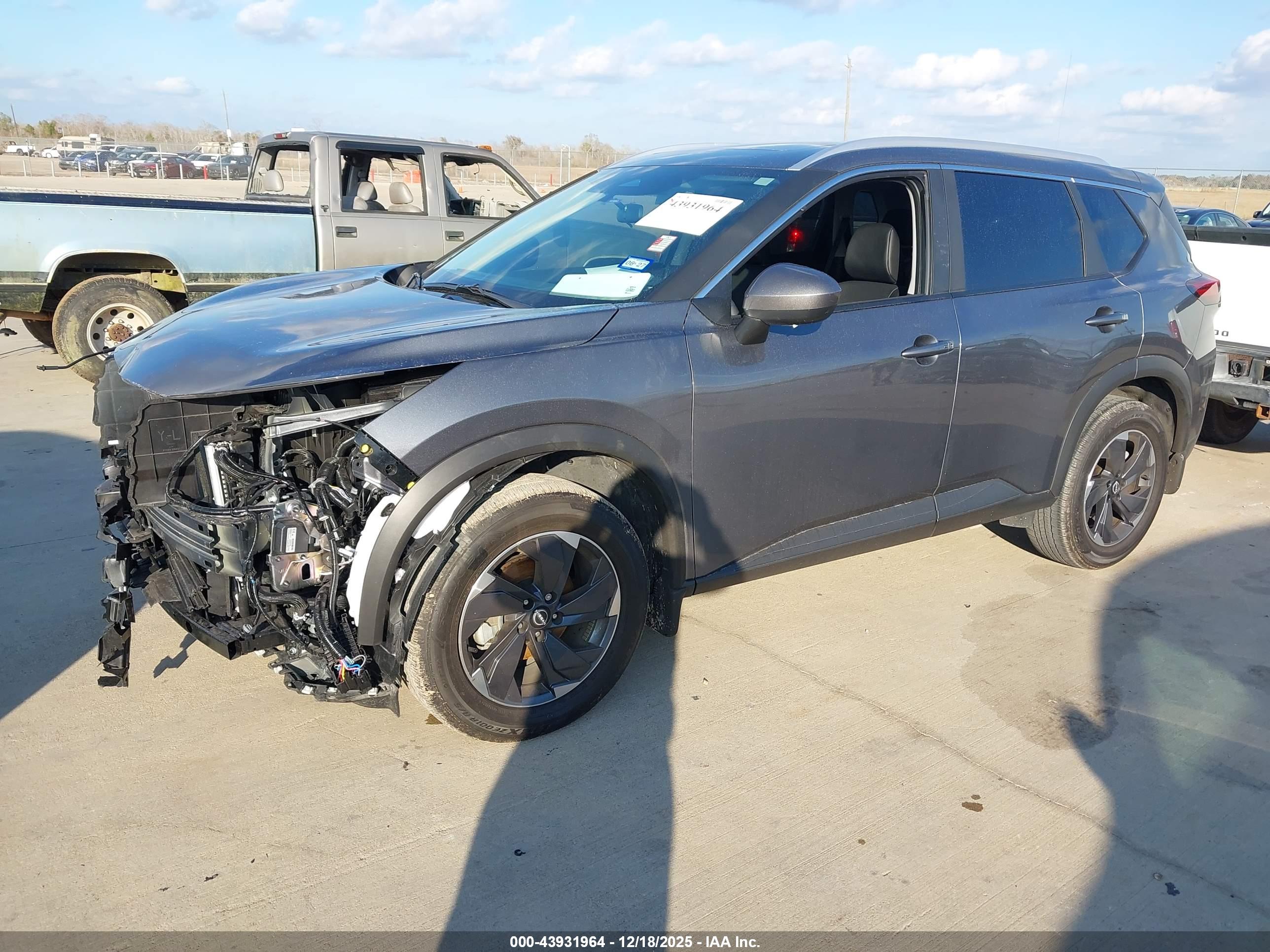 NISSAN ROGUE image 2