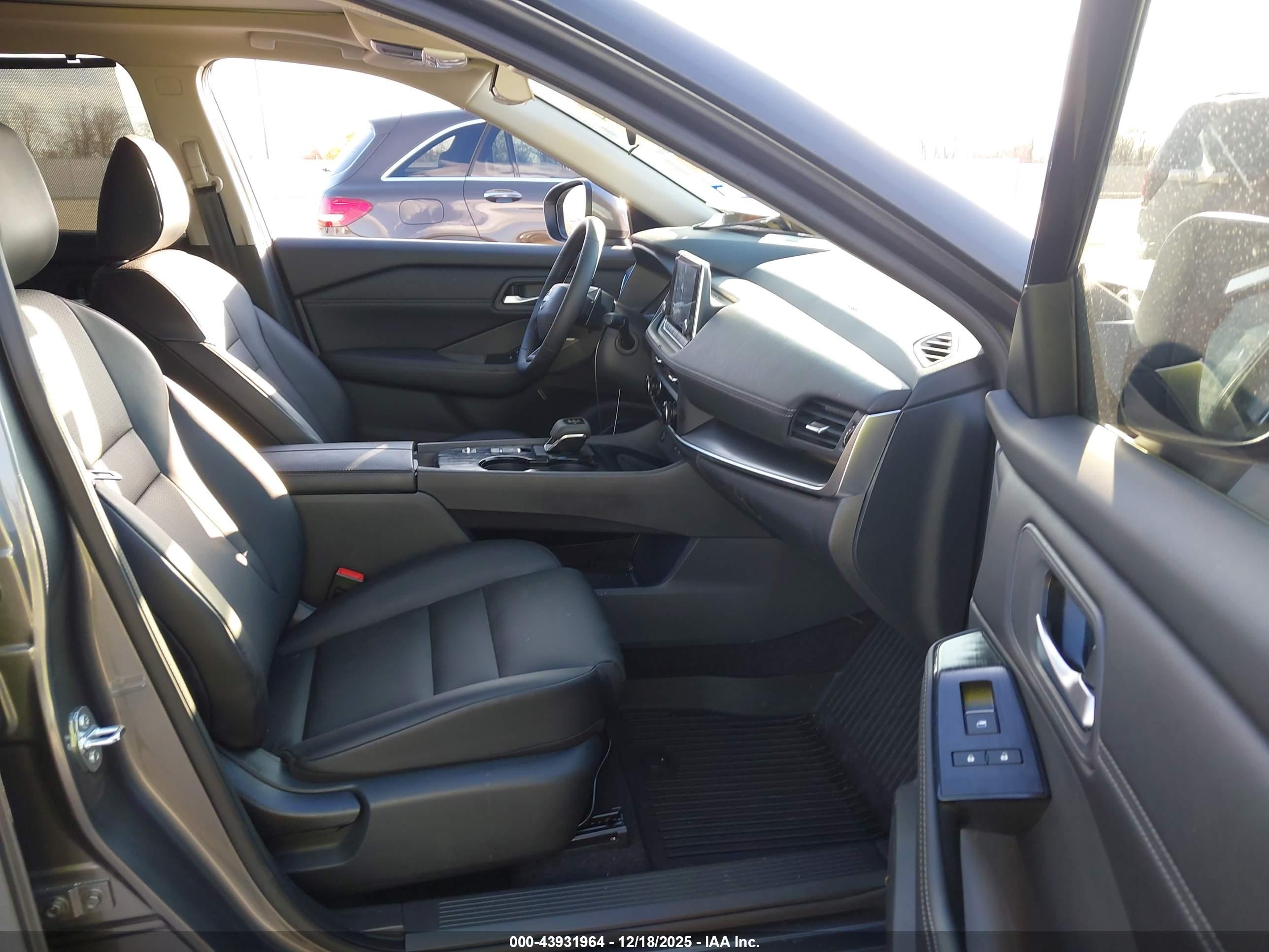 NISSAN ROGUE image 5