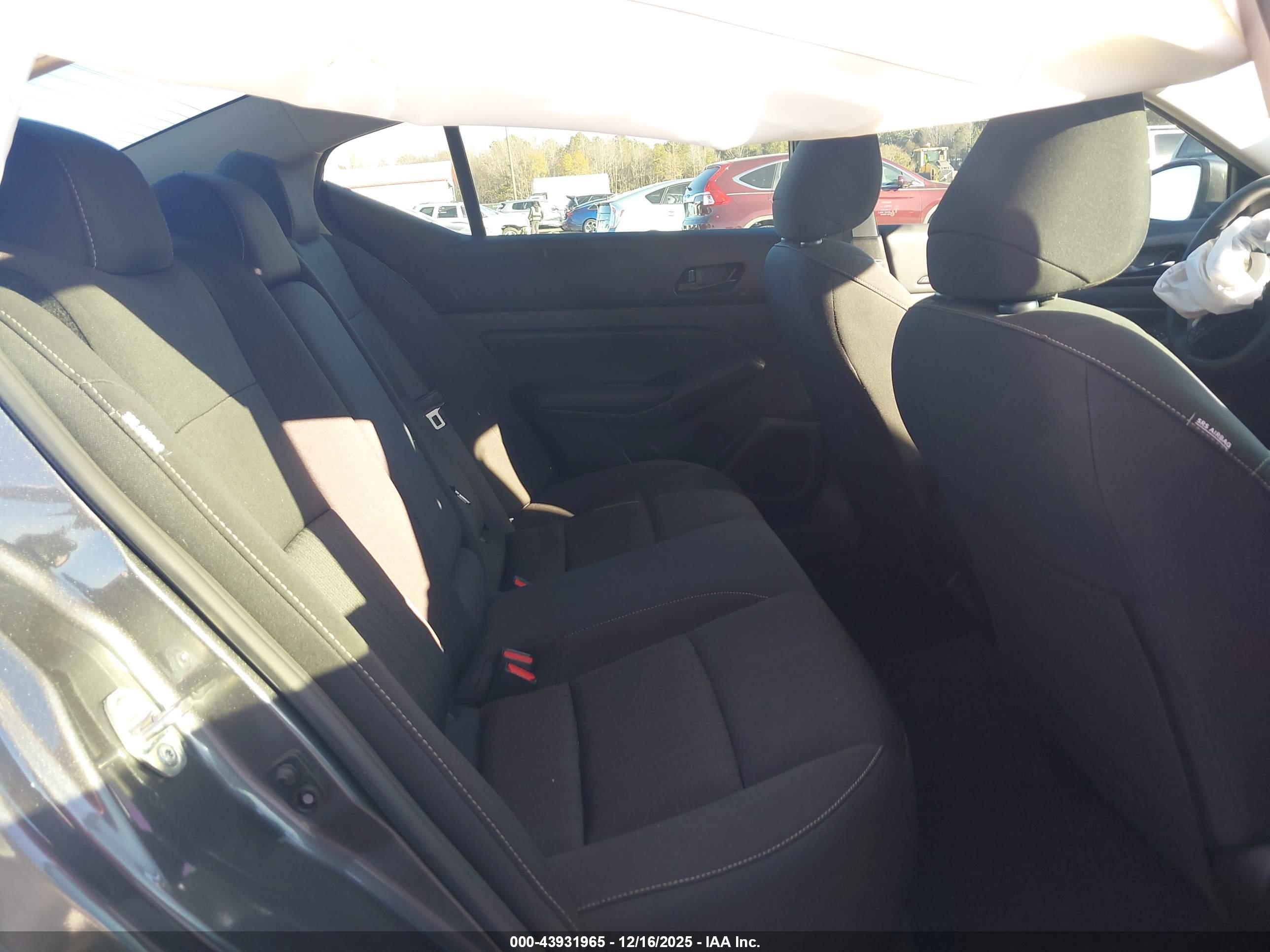 NISSAN ALTIMA image 8