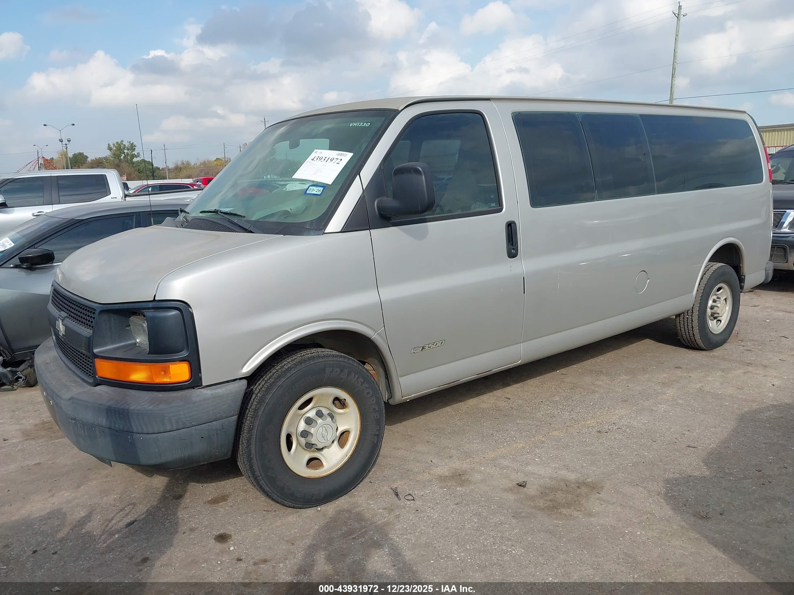 CHEVROLET EXPRESS image 2
