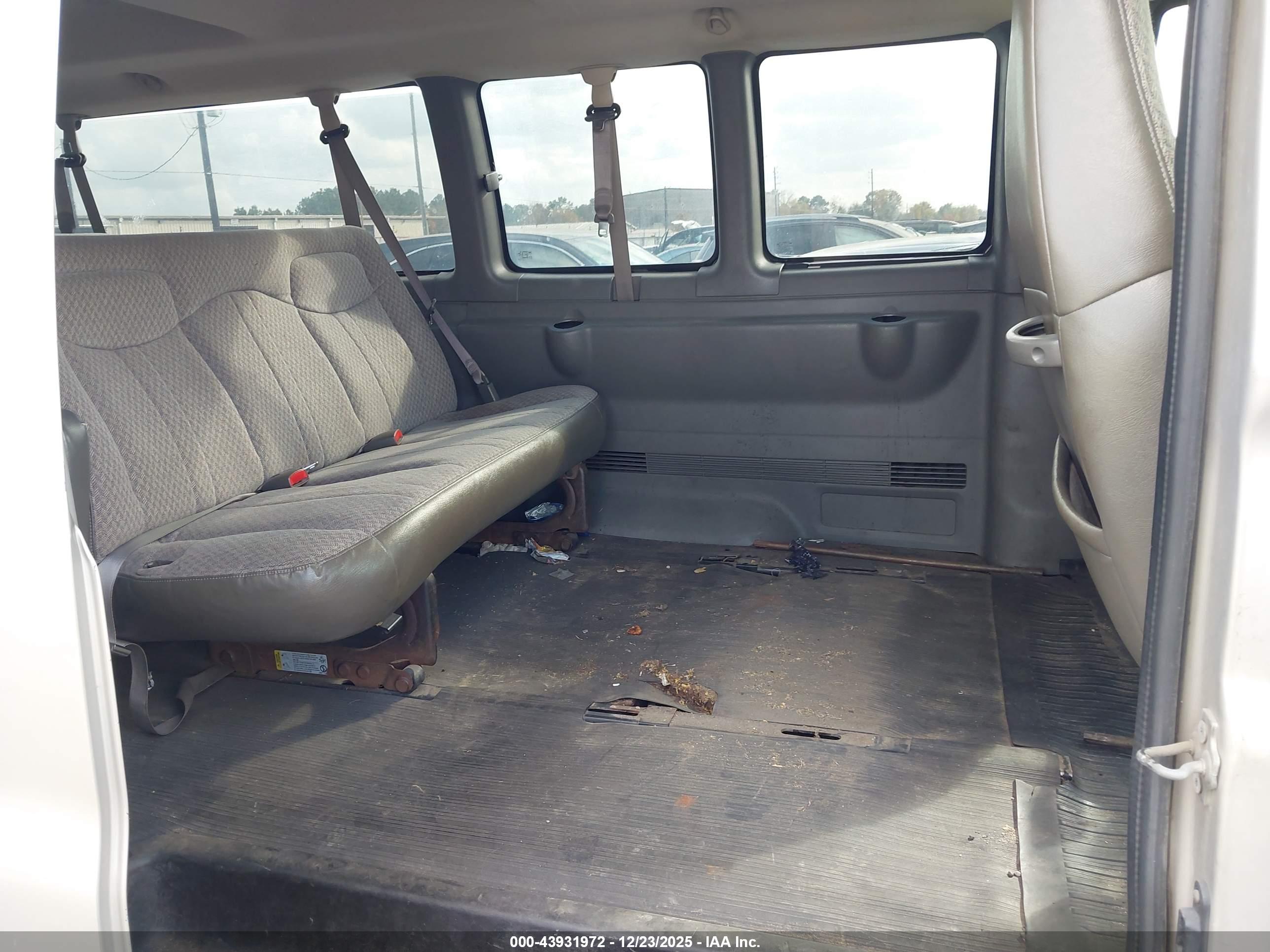 CHEVROLET EXPRESS image 8