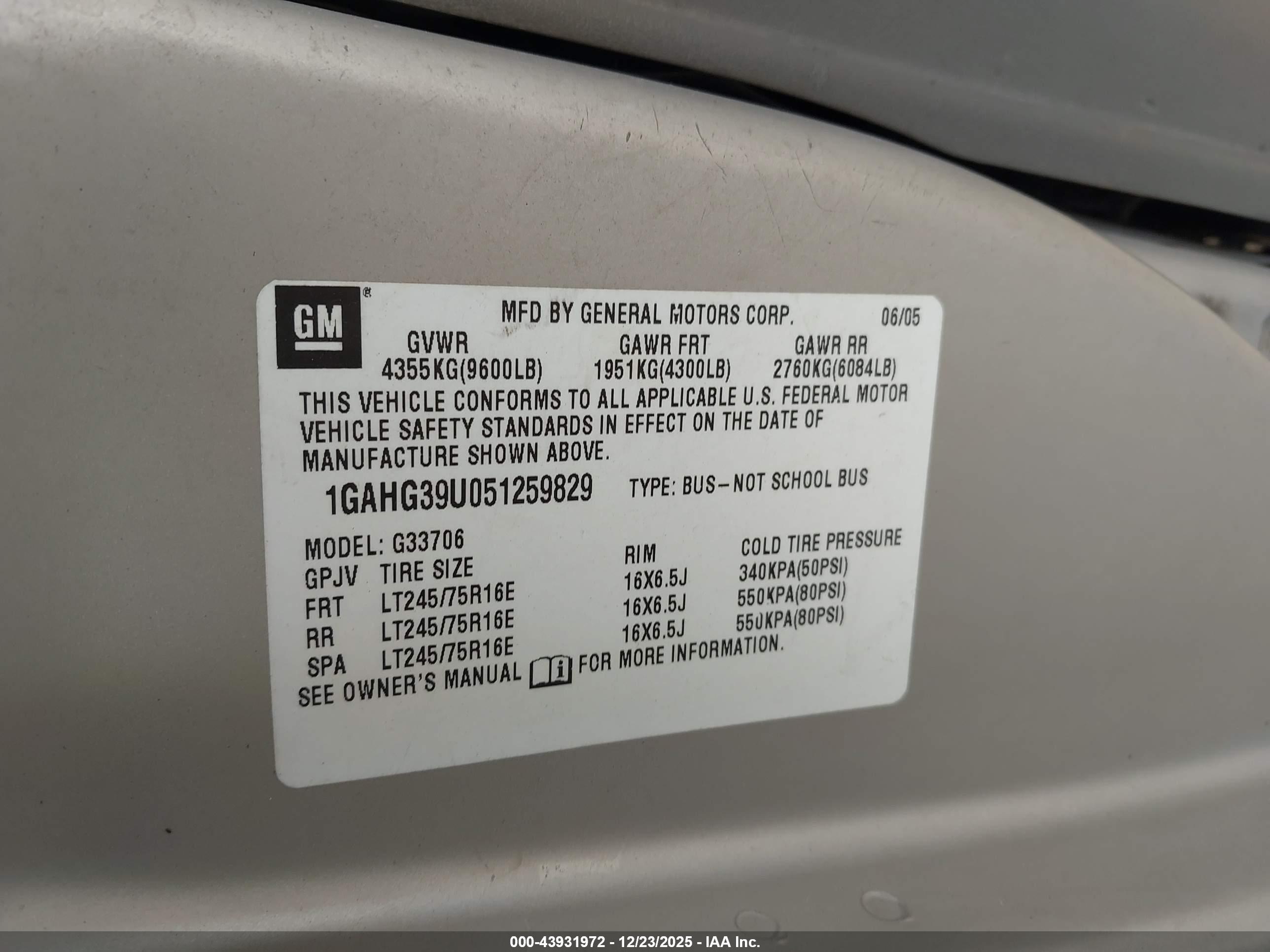 CHEVROLET EXPRESS image 9
