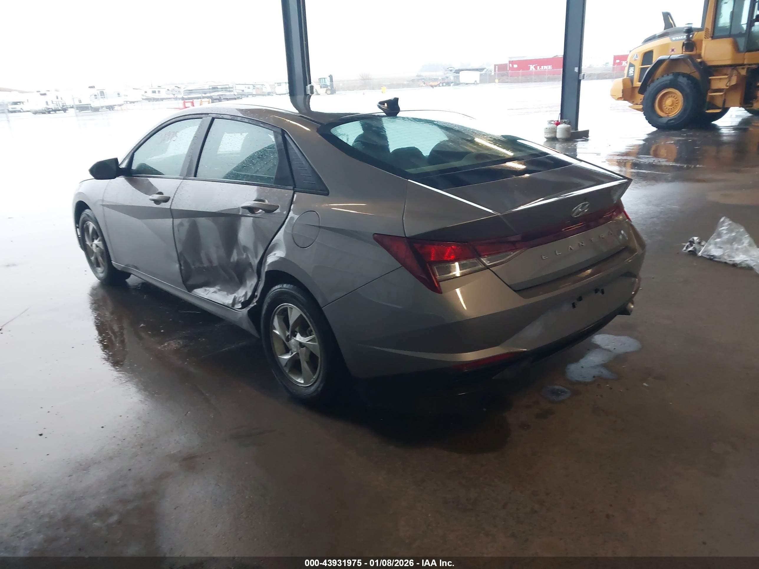 HYUNDAI ELANTRA image 3
