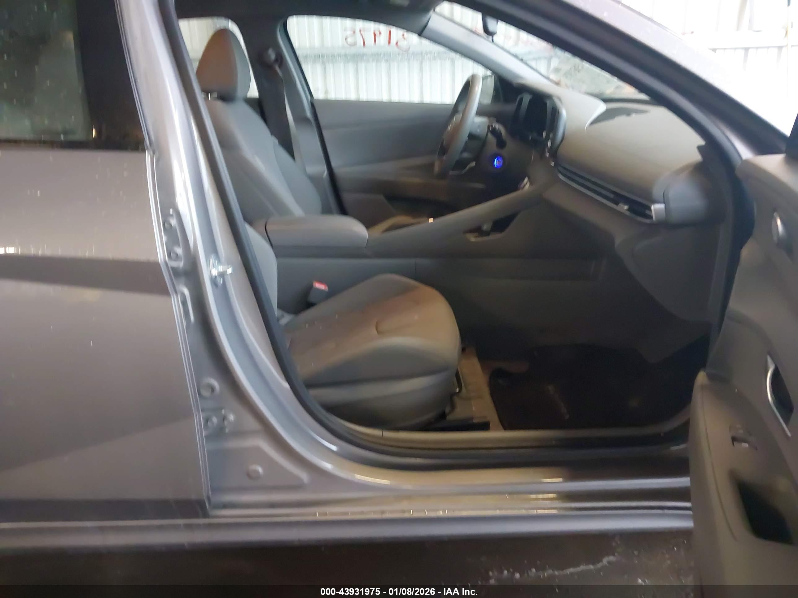 HYUNDAI ELANTRA image 5
