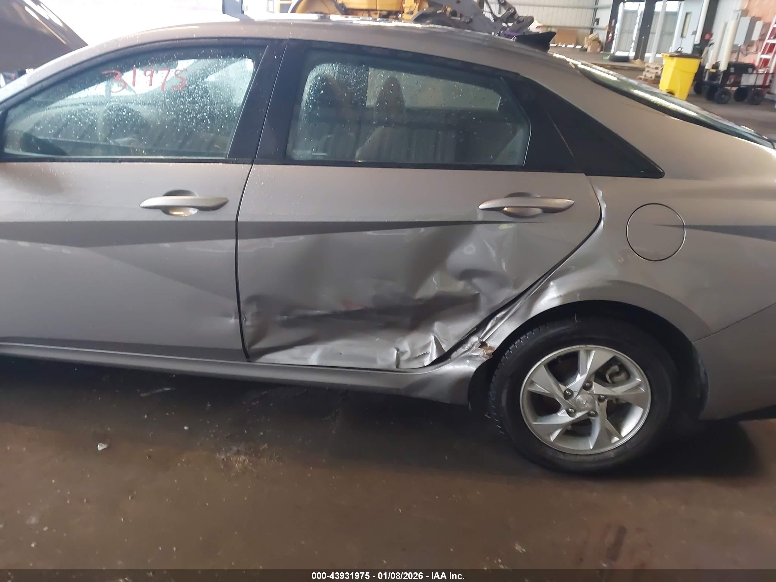 HYUNDAI ELANTRA image 6