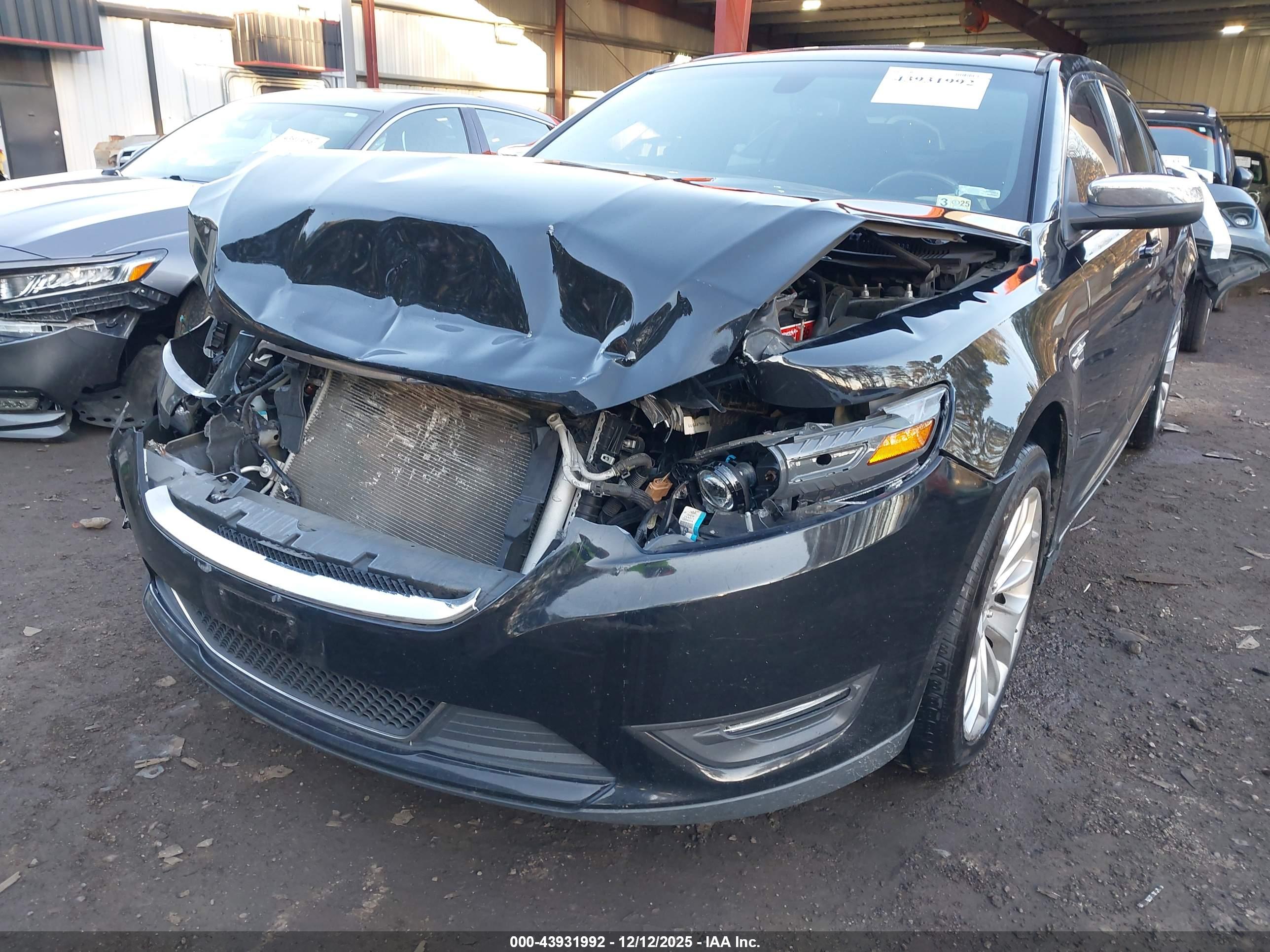 FORD TAURUS image 6