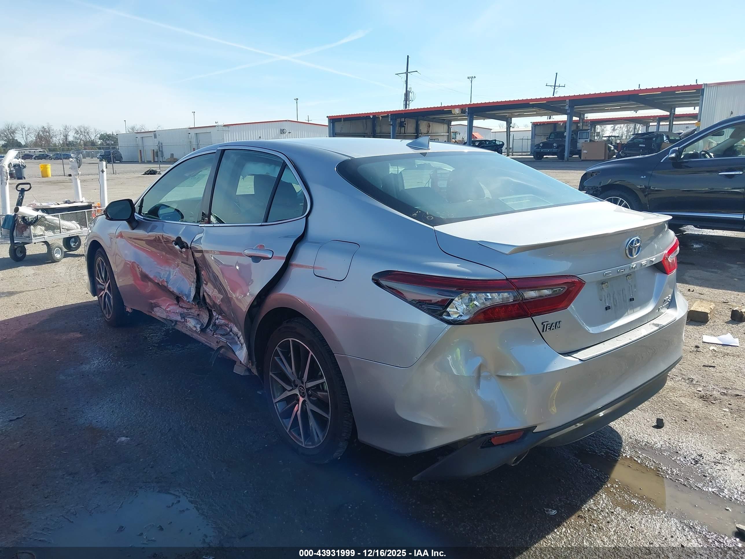 TOYOTA CAMRY image 3