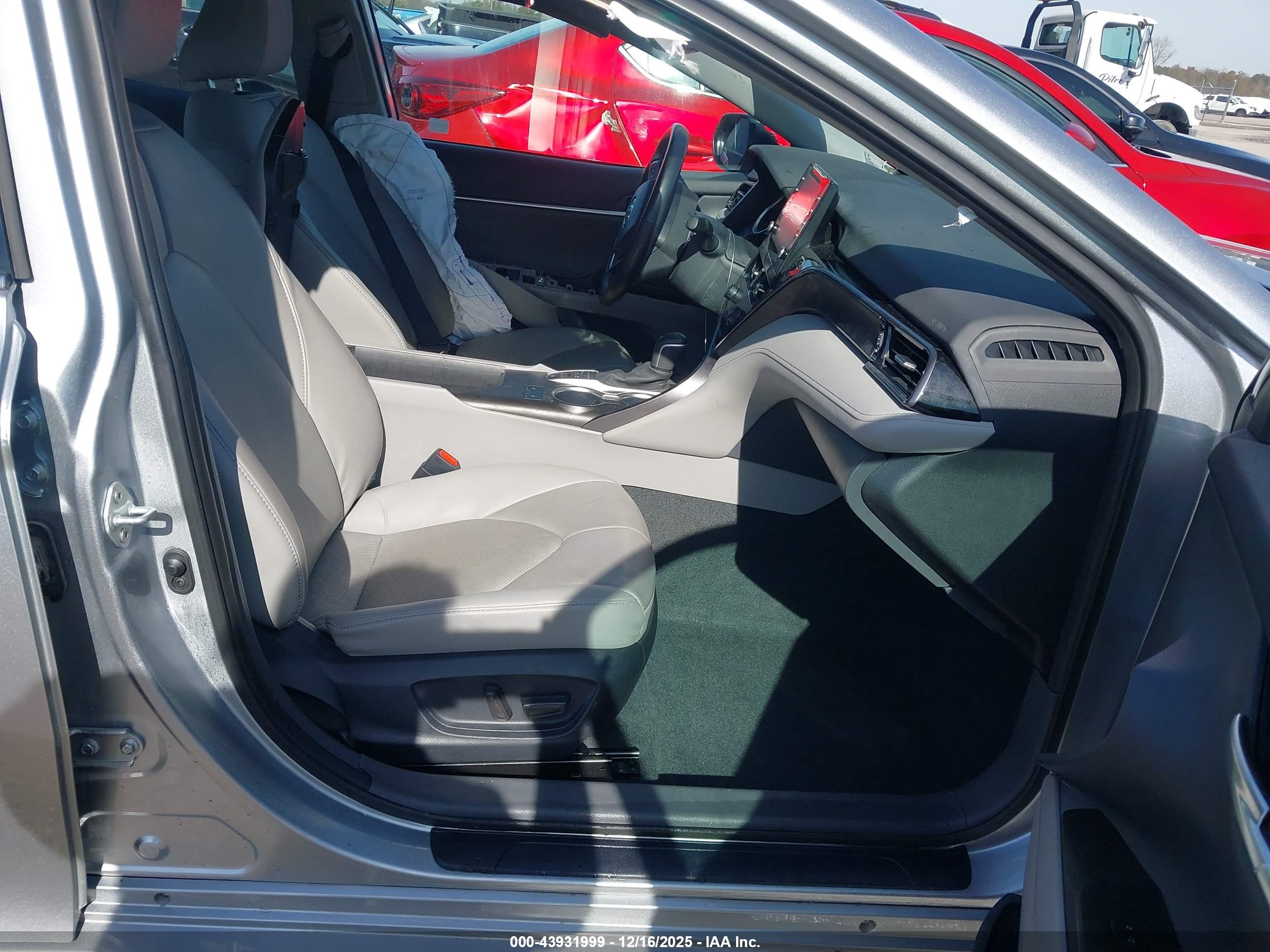 TOYOTA CAMRY image 5