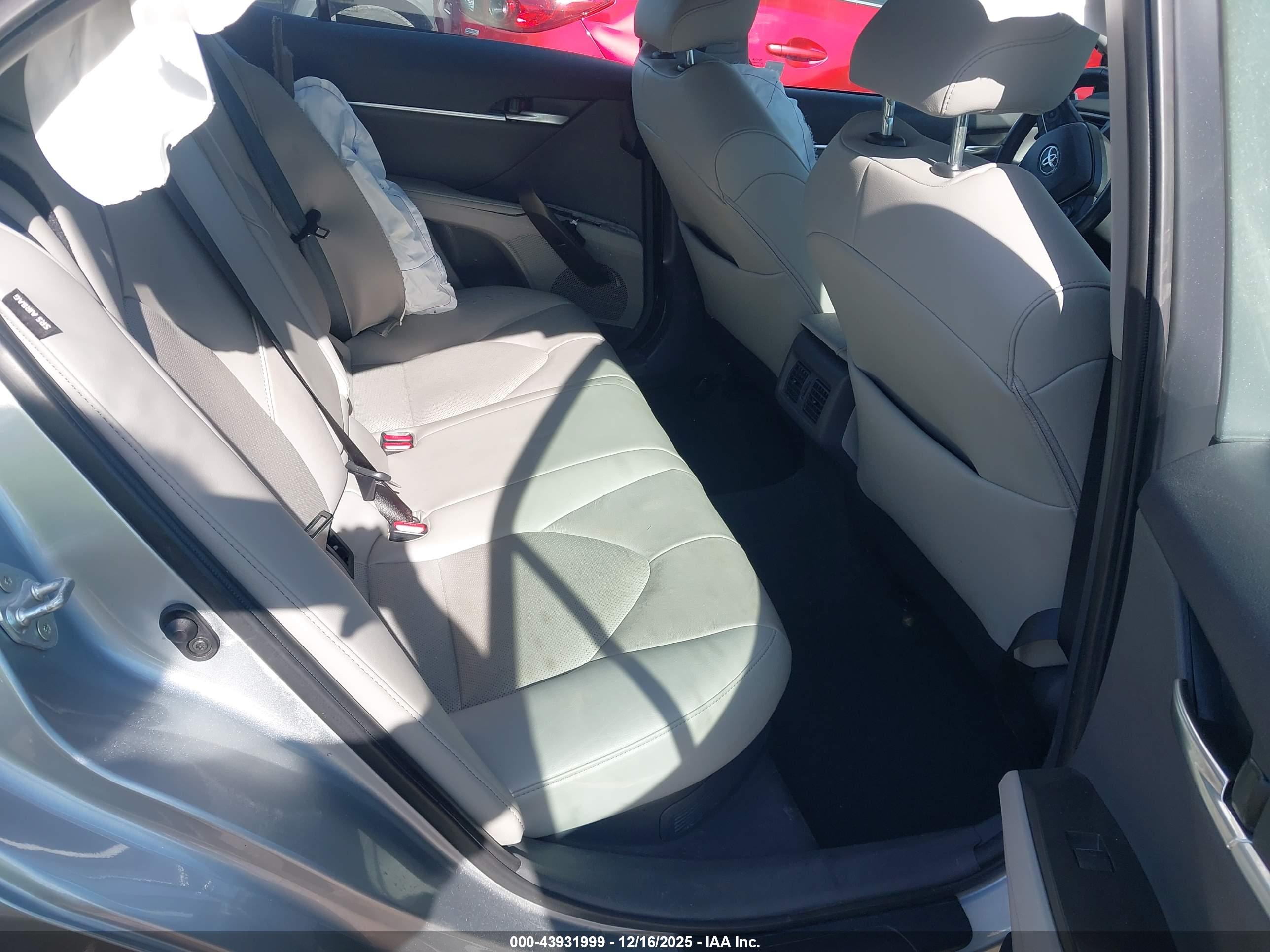 TOYOTA CAMRY image 8