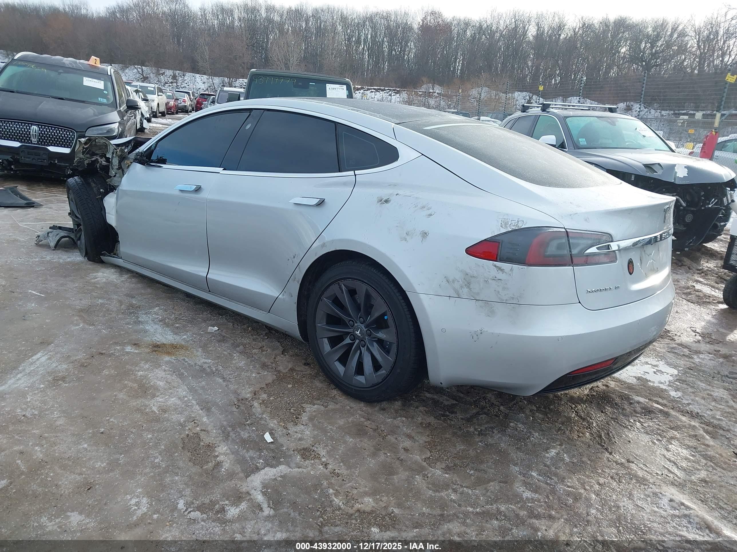 TESLA MODEL image 3