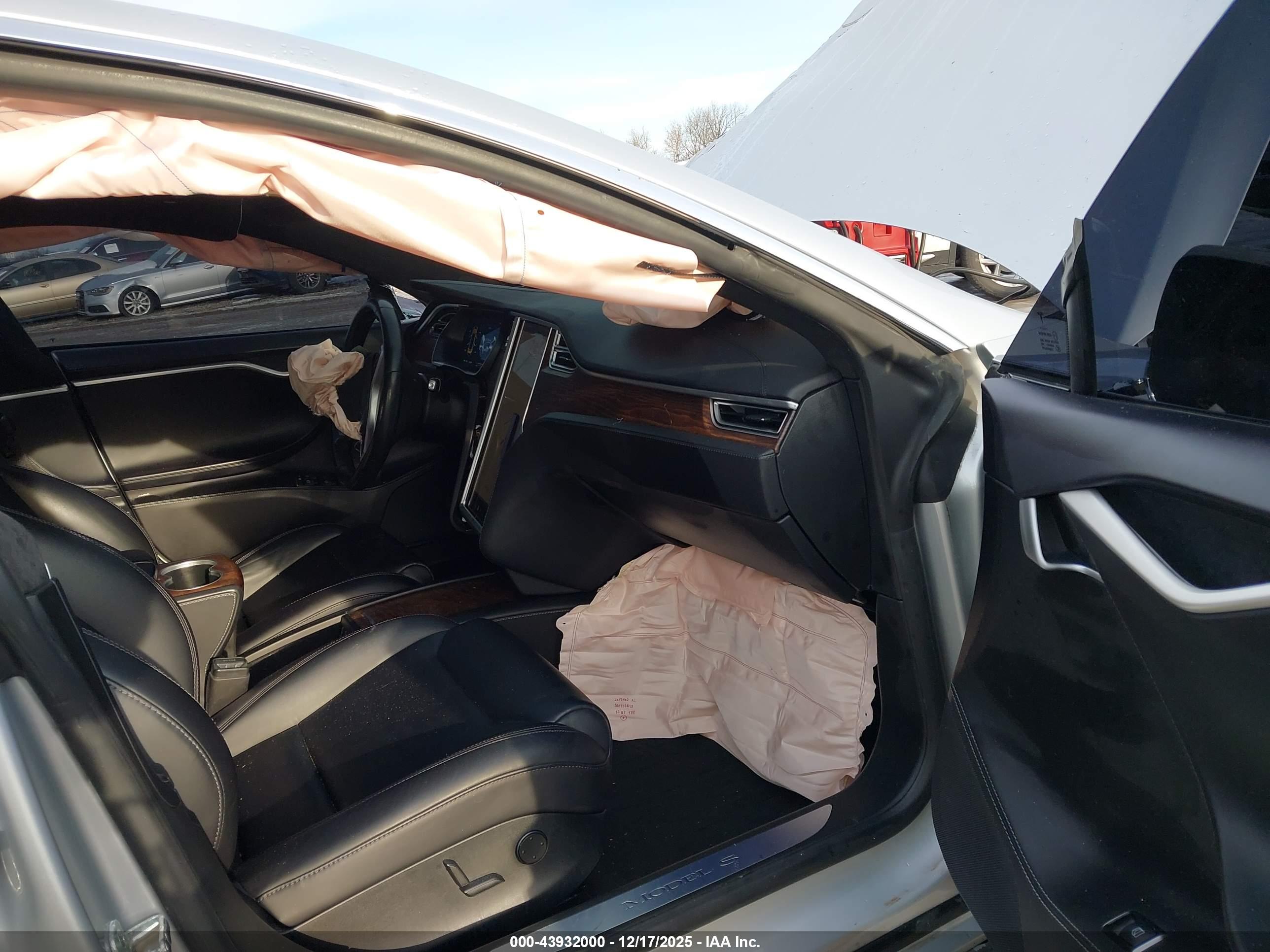 TESLA MODEL image 5