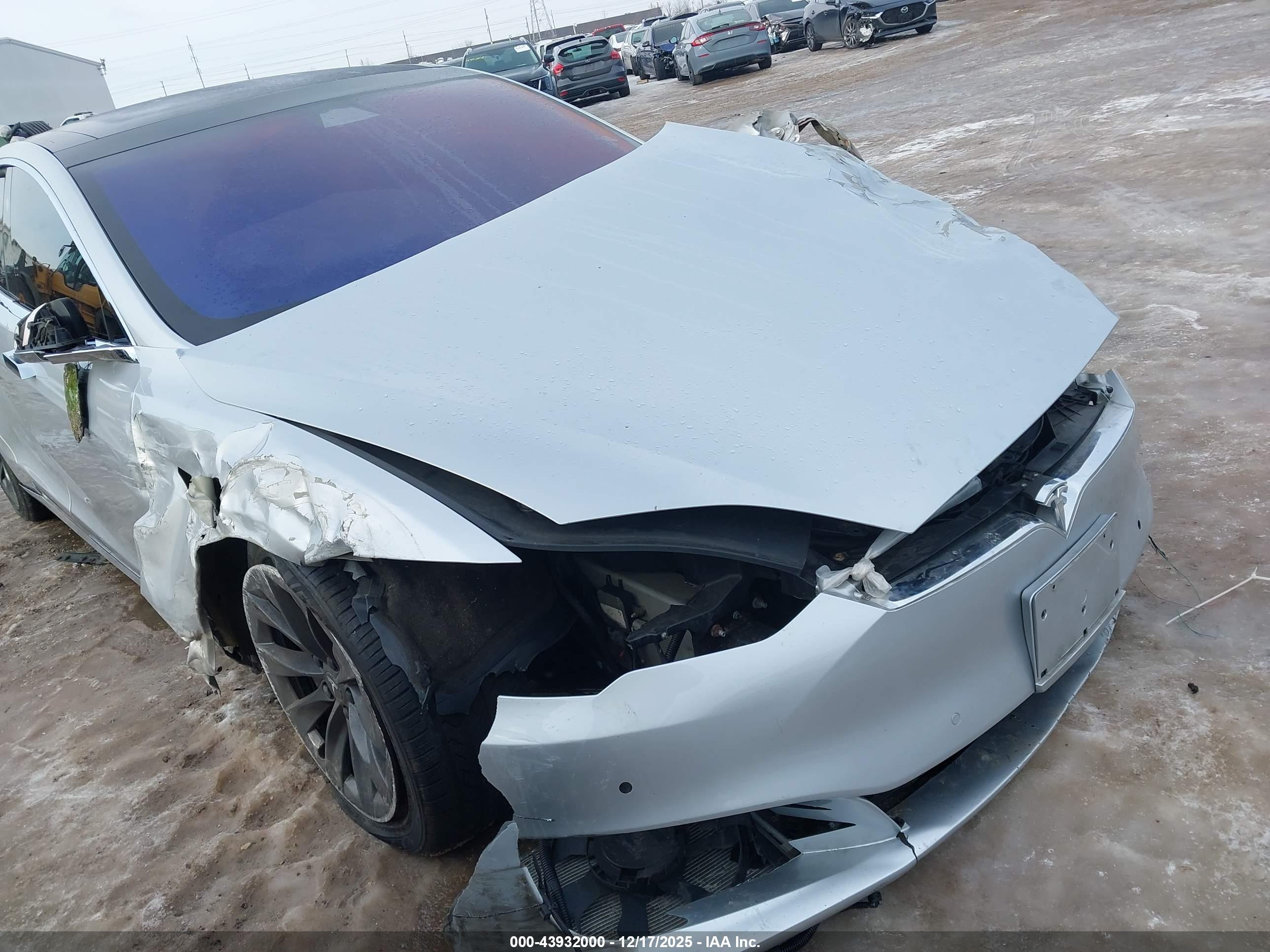 TESLA MODEL image 6
