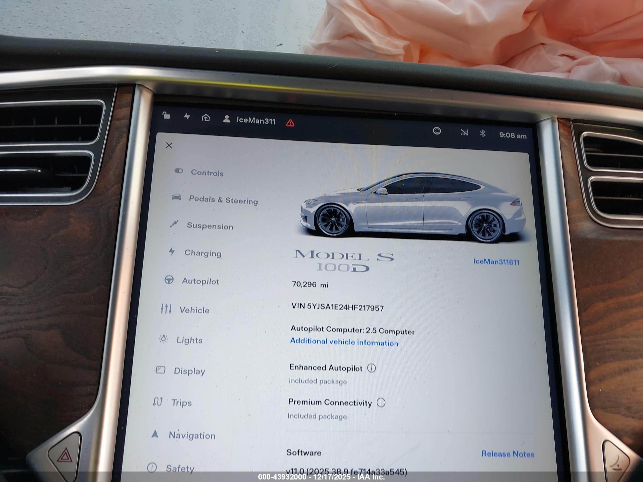 TESLA MODEL image 7