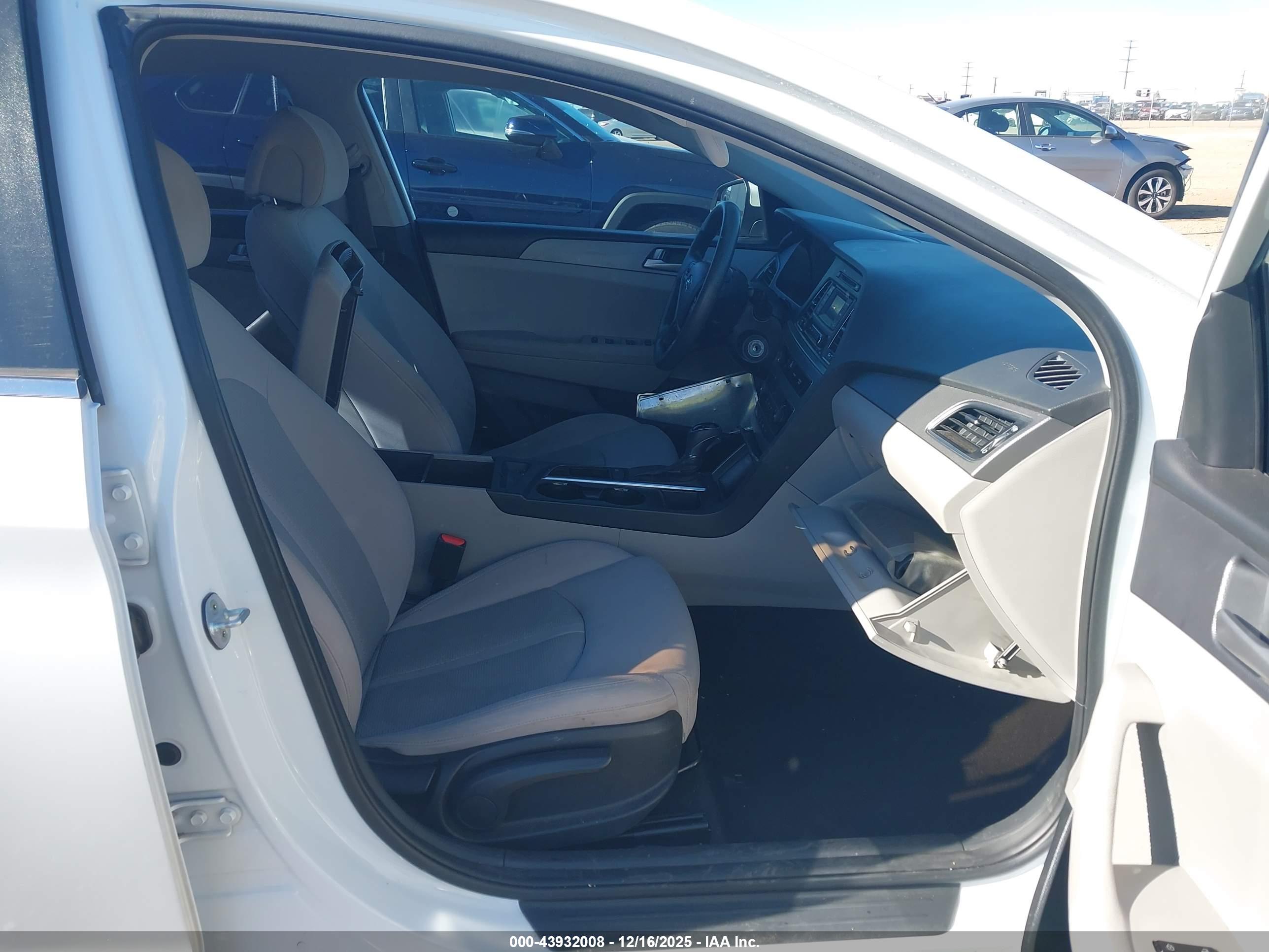 HYUNDAI SONATA image 5
