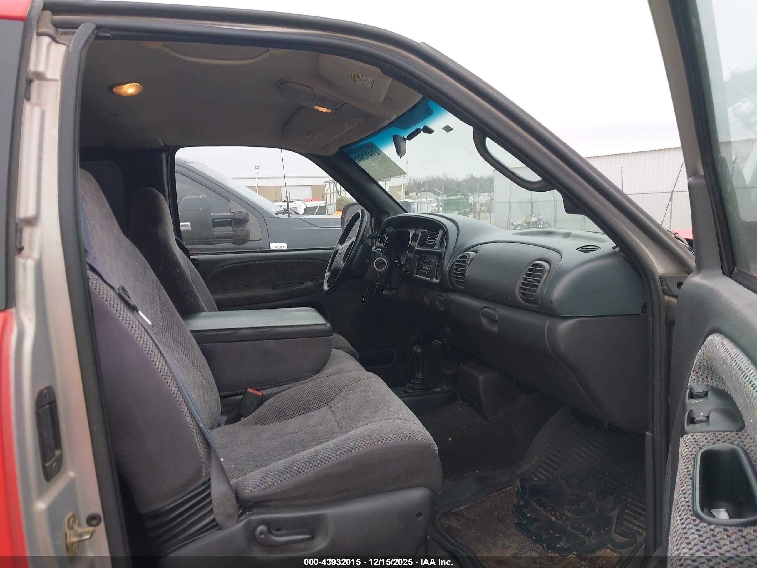 DODGE RAM image 5