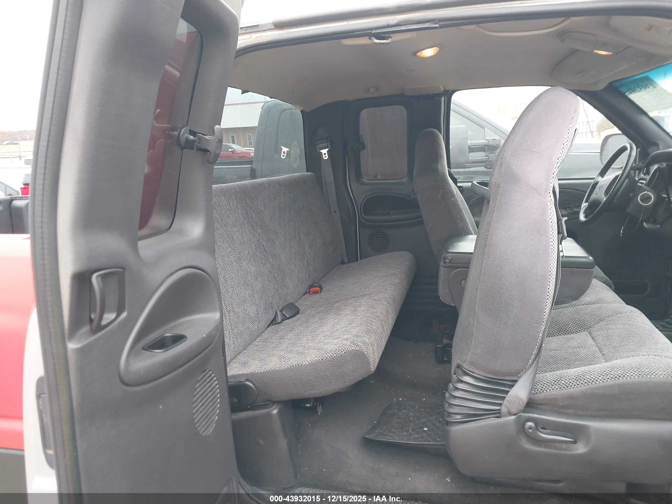 DODGE RAM image 8