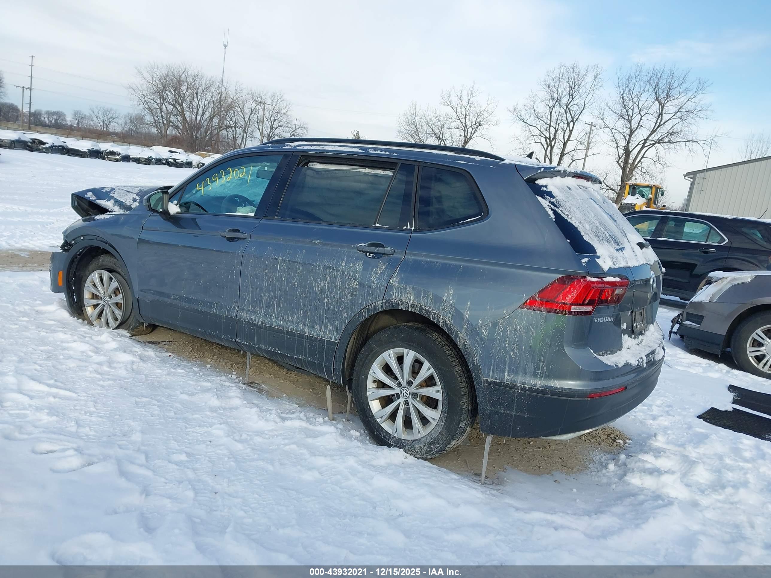 VOLKSWAGEN TIGUAN image 3