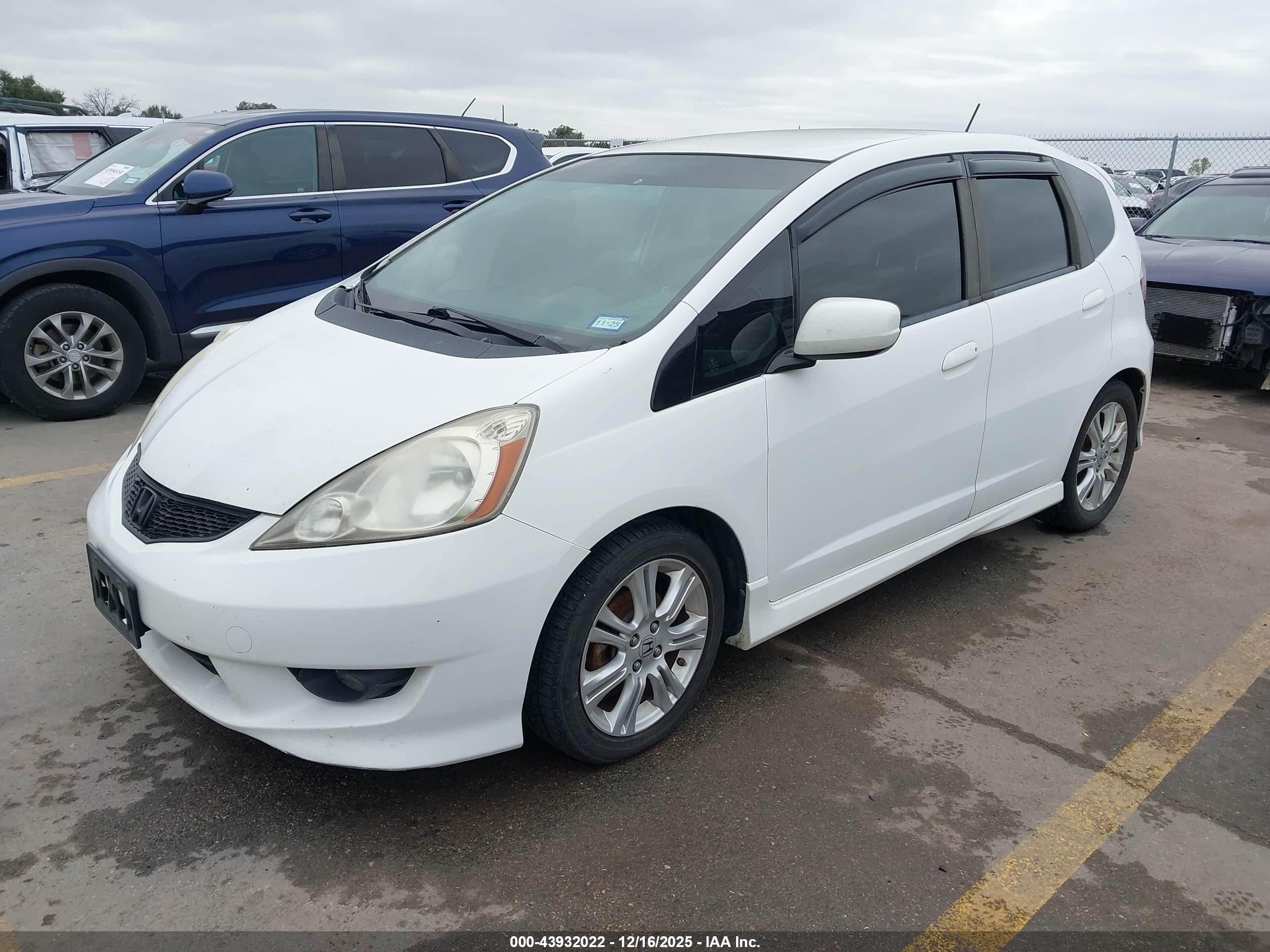 HONDA FIT image 2